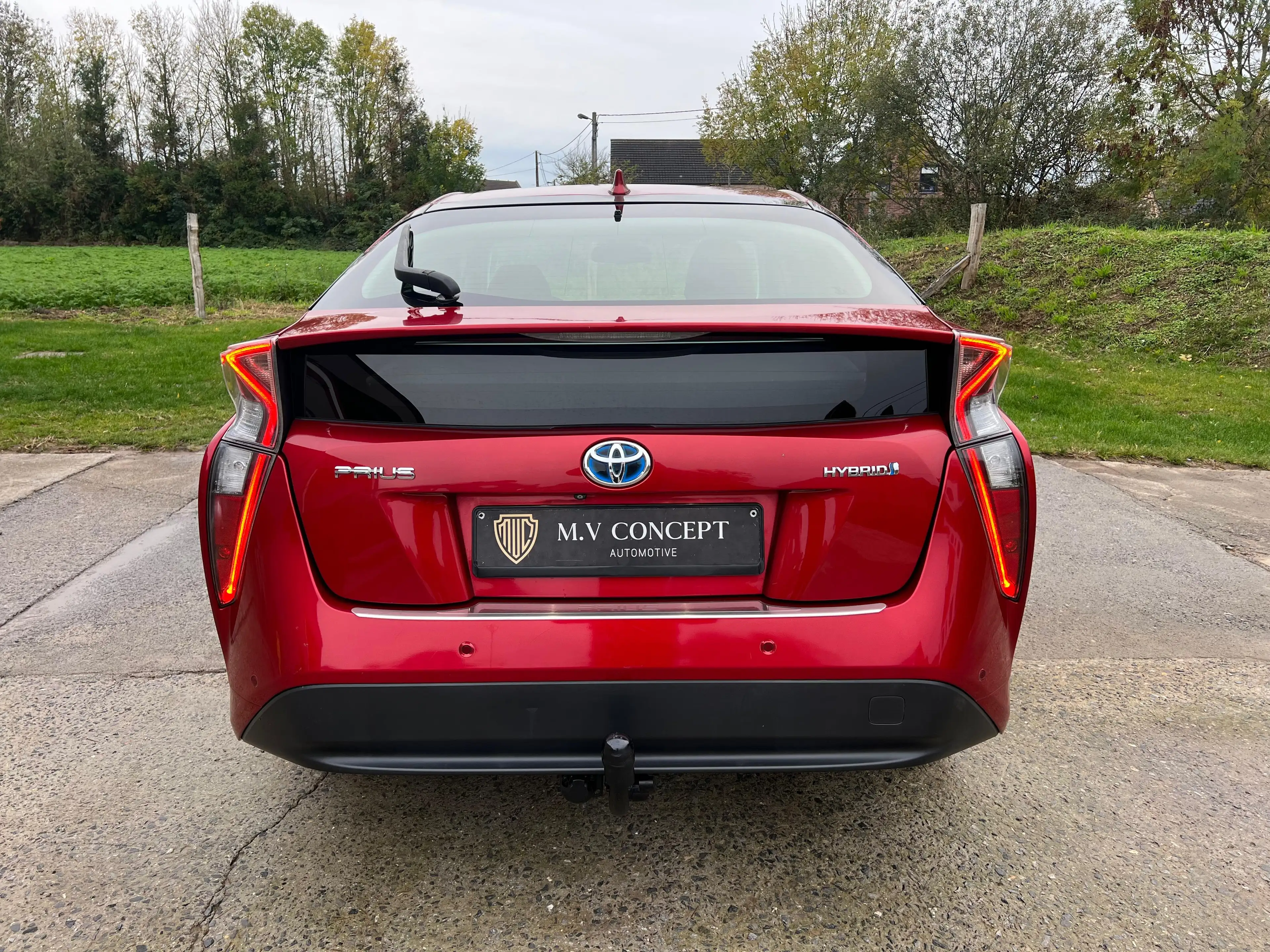 Toyota Prius Prius 1.8i Hybrid ***Red Edition*** — photo 5