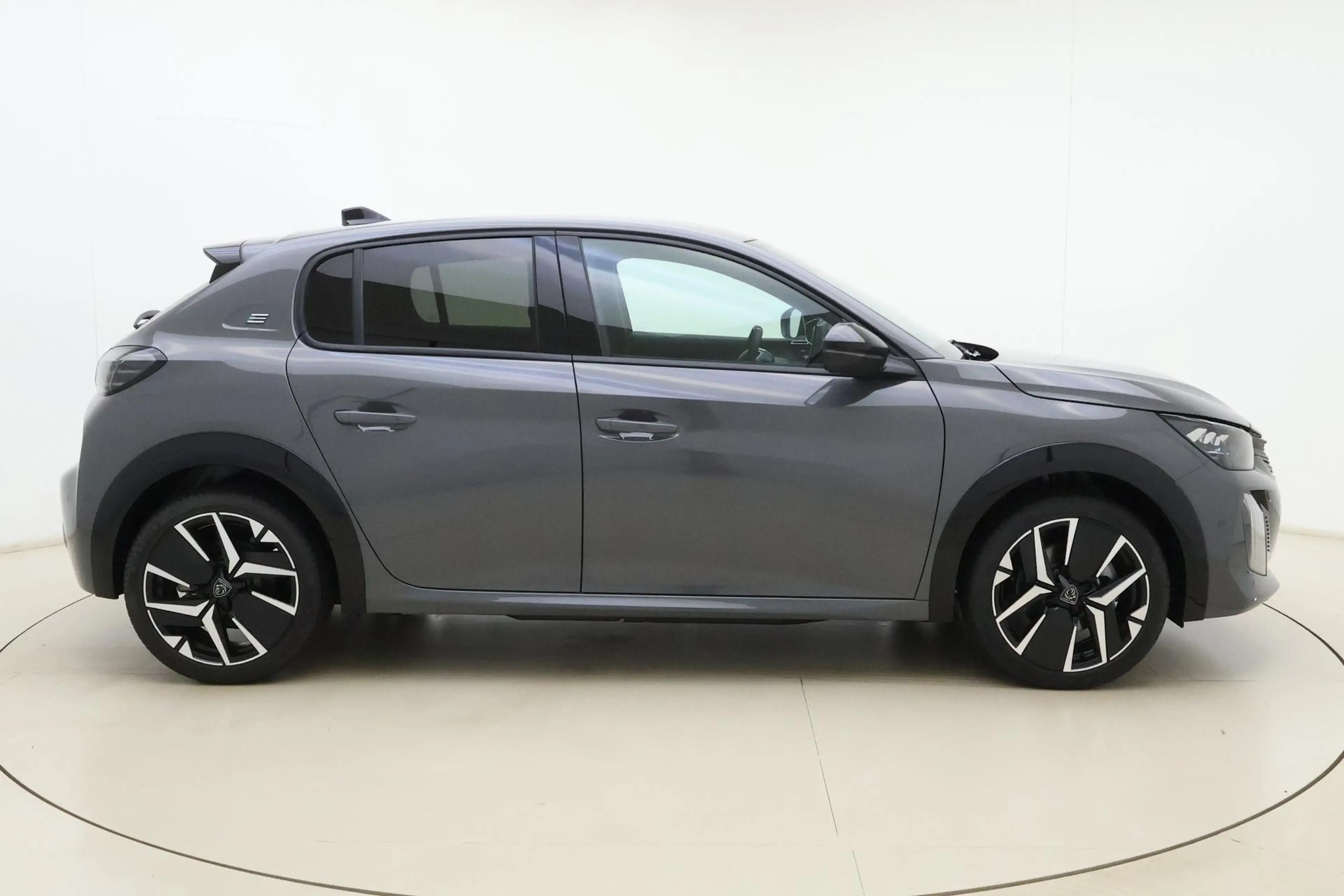 Peugeot e-208 EV GT Avantage 51 kWh Alcantara® Executive Interio — photo 9