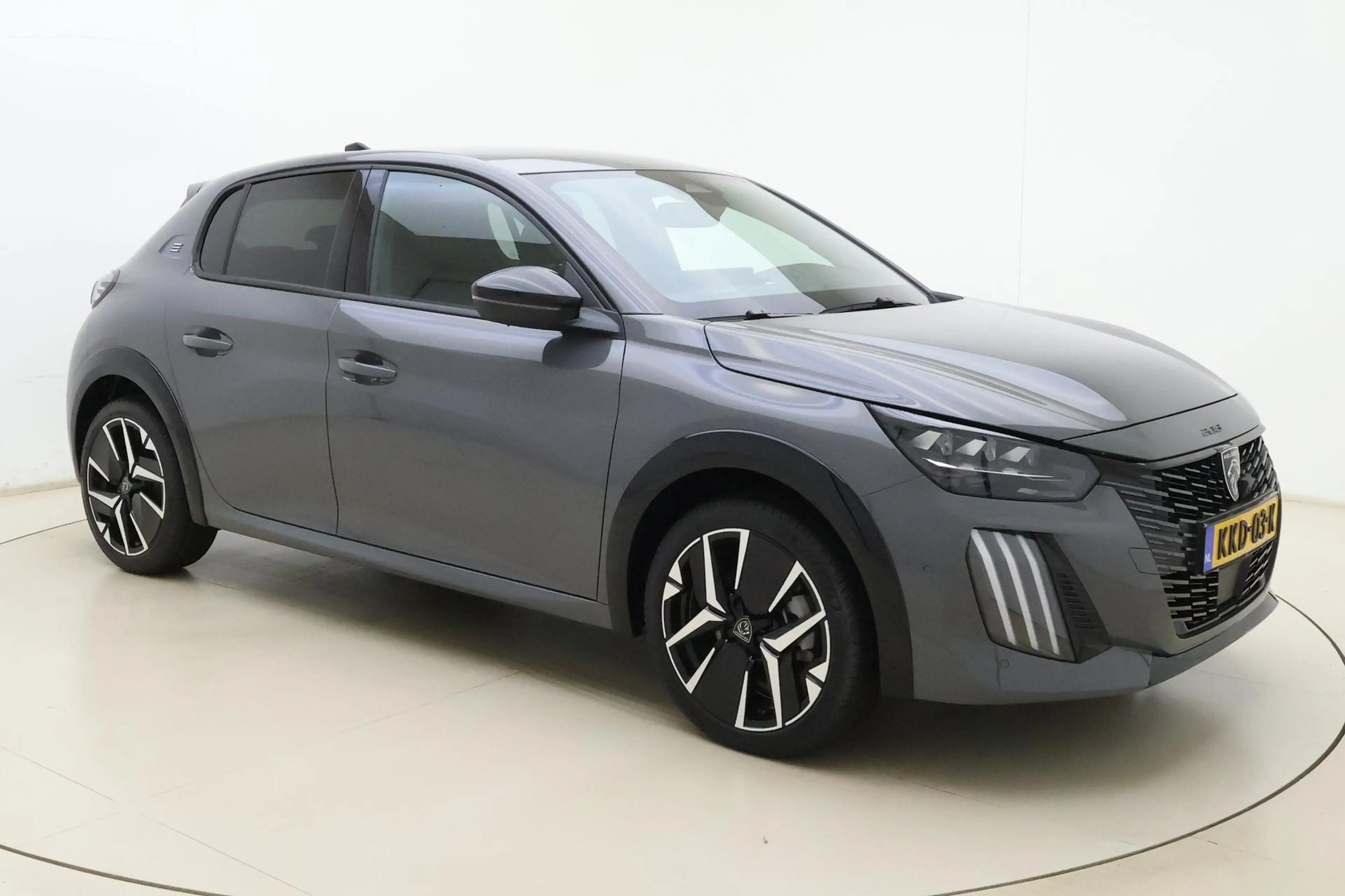 Peugeot e-208 EV GT Avantage 51 kWh Alcantara® Executive Interio — photo 8