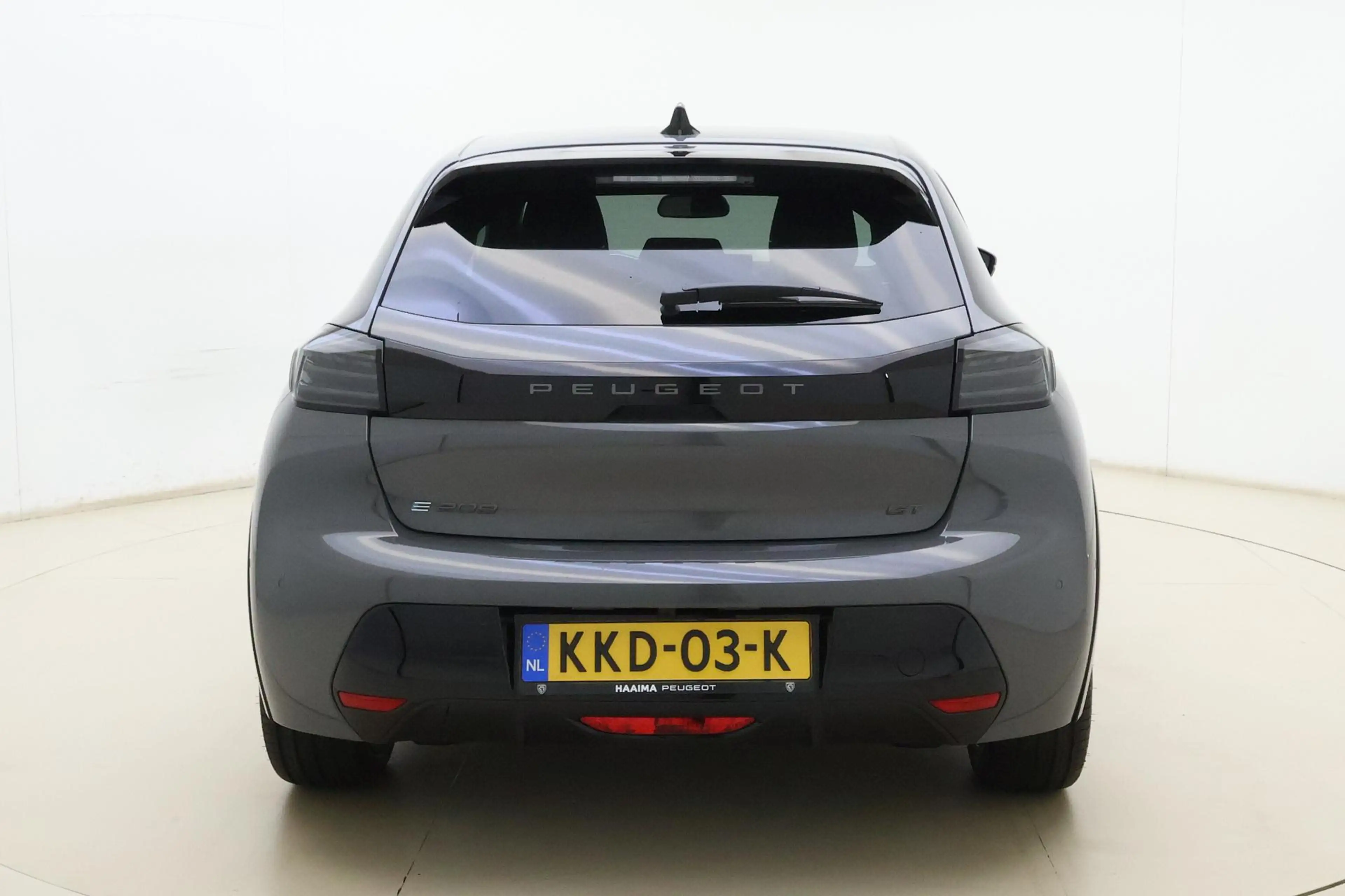 Peugeot e-208 EV GT Avantage 51 kWh Alcantara® Executive Interio — photo 11