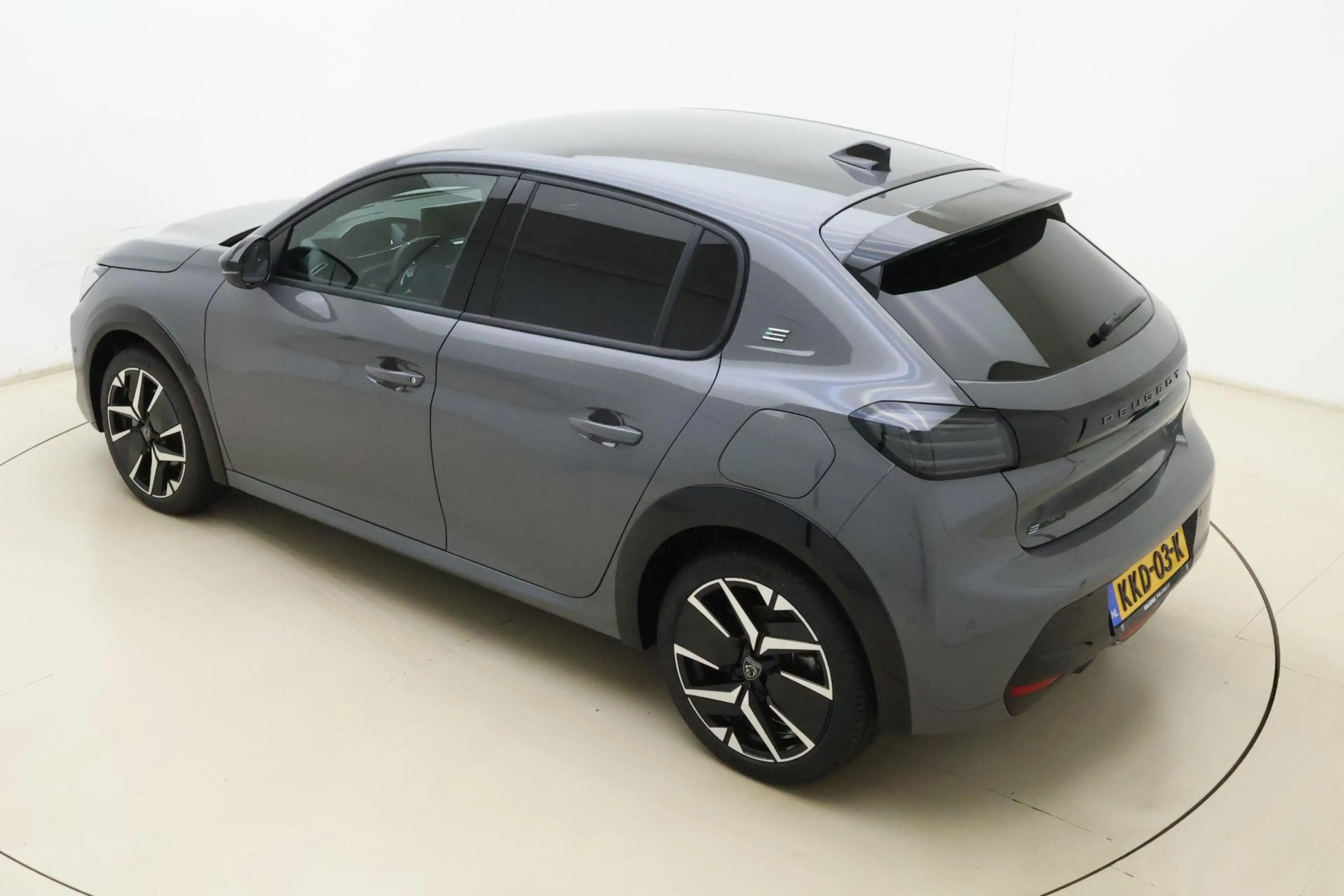 Peugeot e-208 EV GT Avantage 51 kWh Alcantara® Executive Interio — photo 4