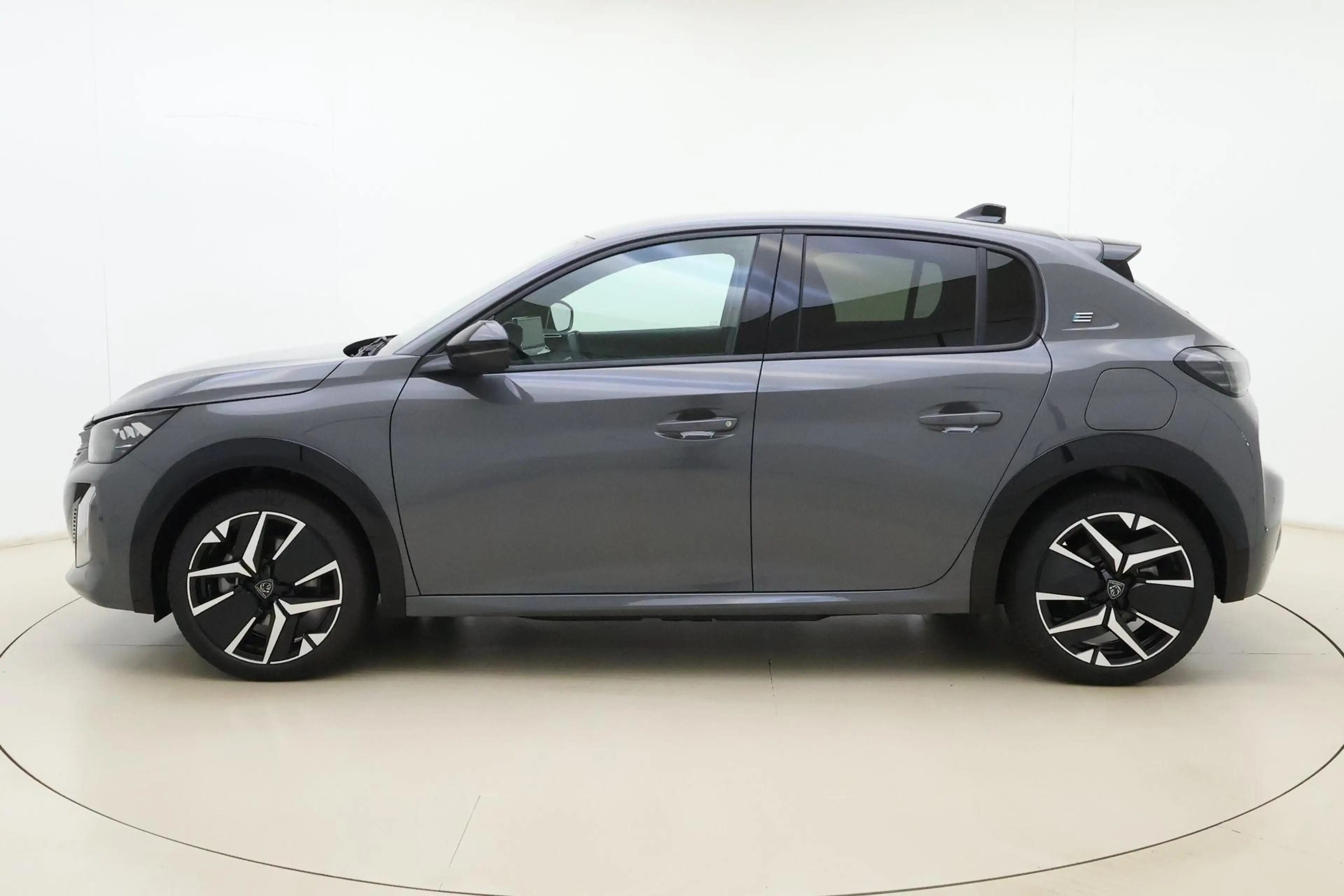 Peugeot e-208 EV GT Avantage 51 kWh Alcantara® Executive Interio — photo 5