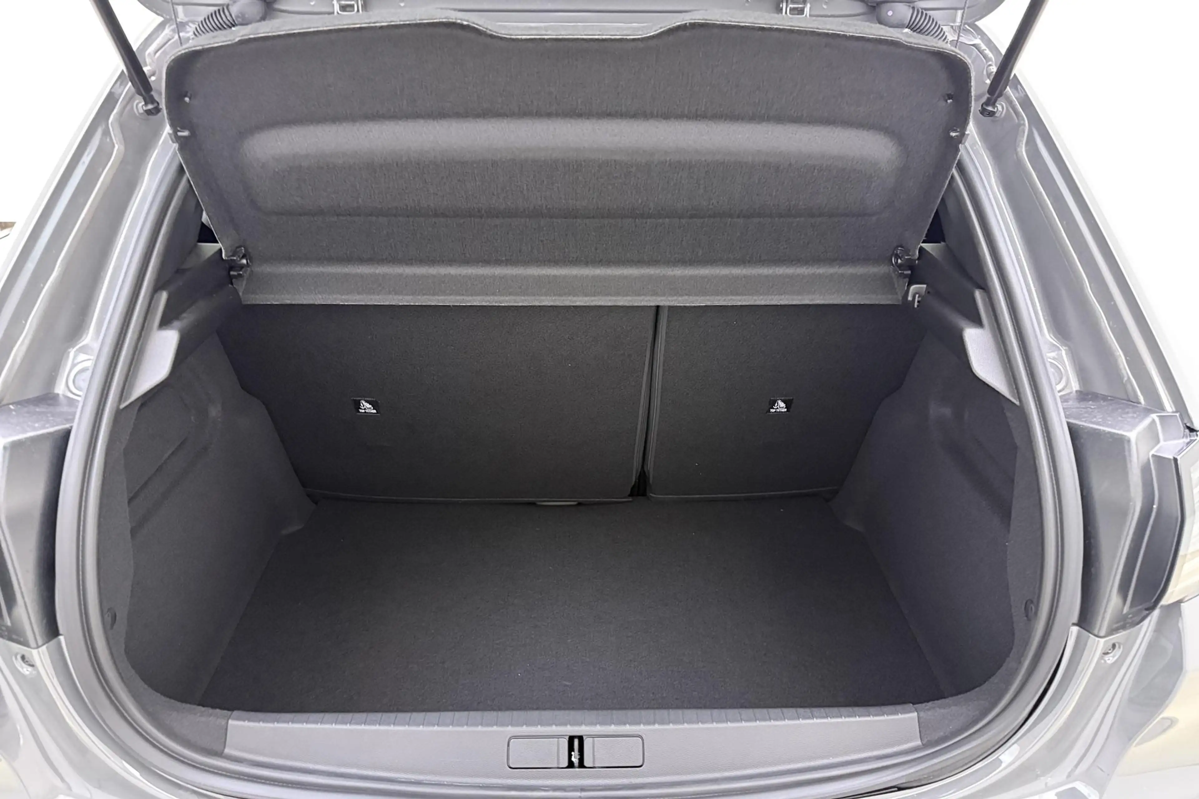 Peugeot e-208 EV GT Avantage 51 kWh Alcantara® Executive Interio — photo 10