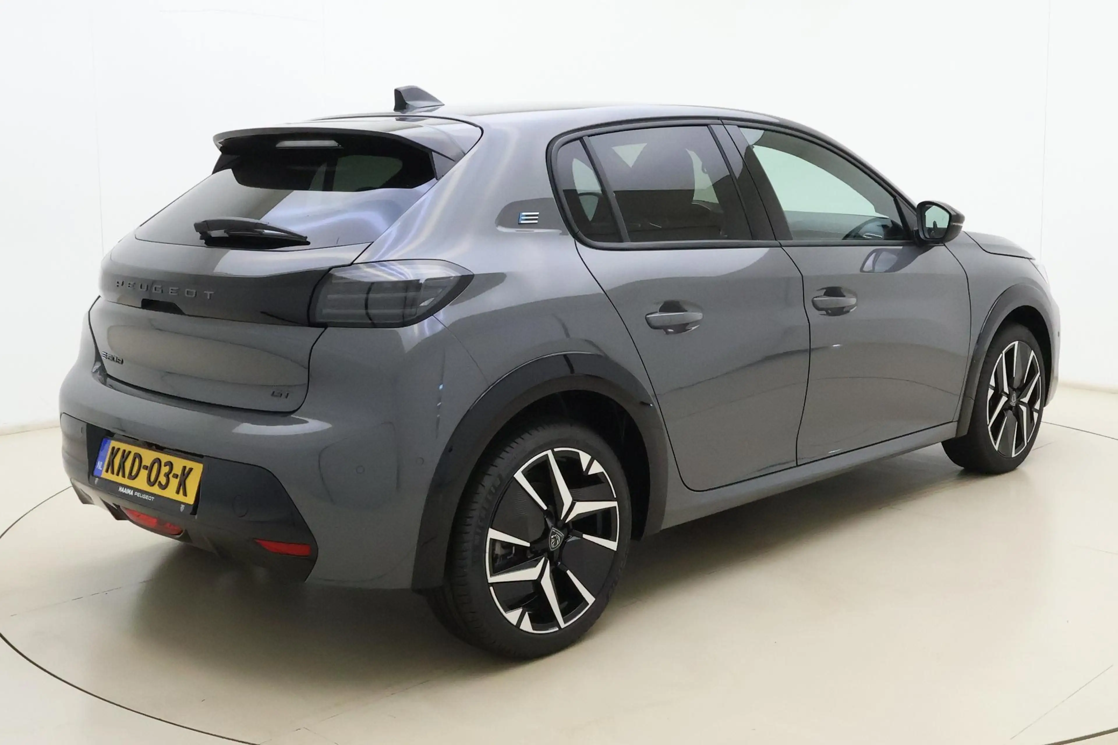 Peugeot e-208 EV GT Avantage 51 kWh Alcantara® Executive Interio — photo 2