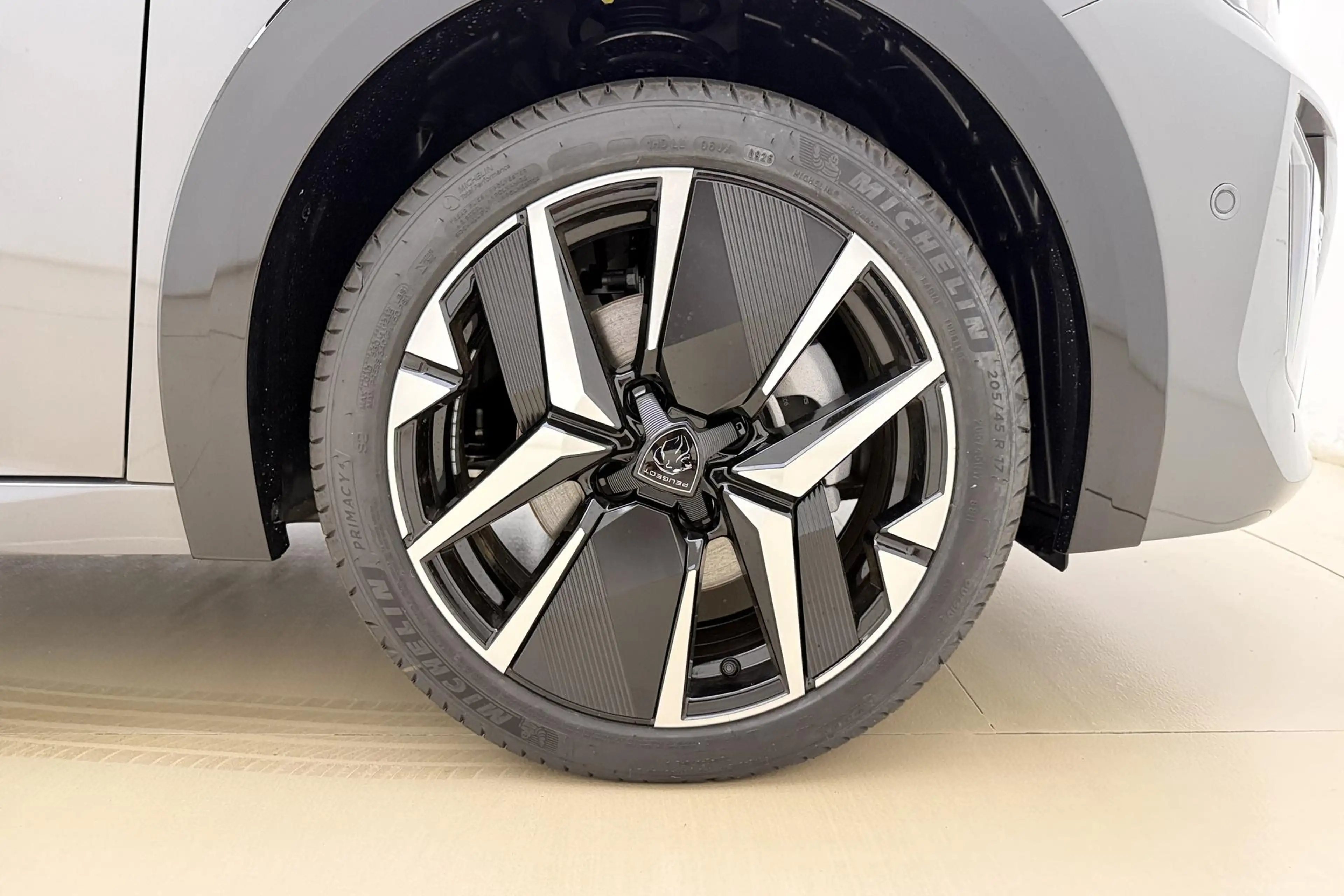 Peugeot e-208 EV GT Avantage 51 kWh Alcantara® Executive Interio — photo 13