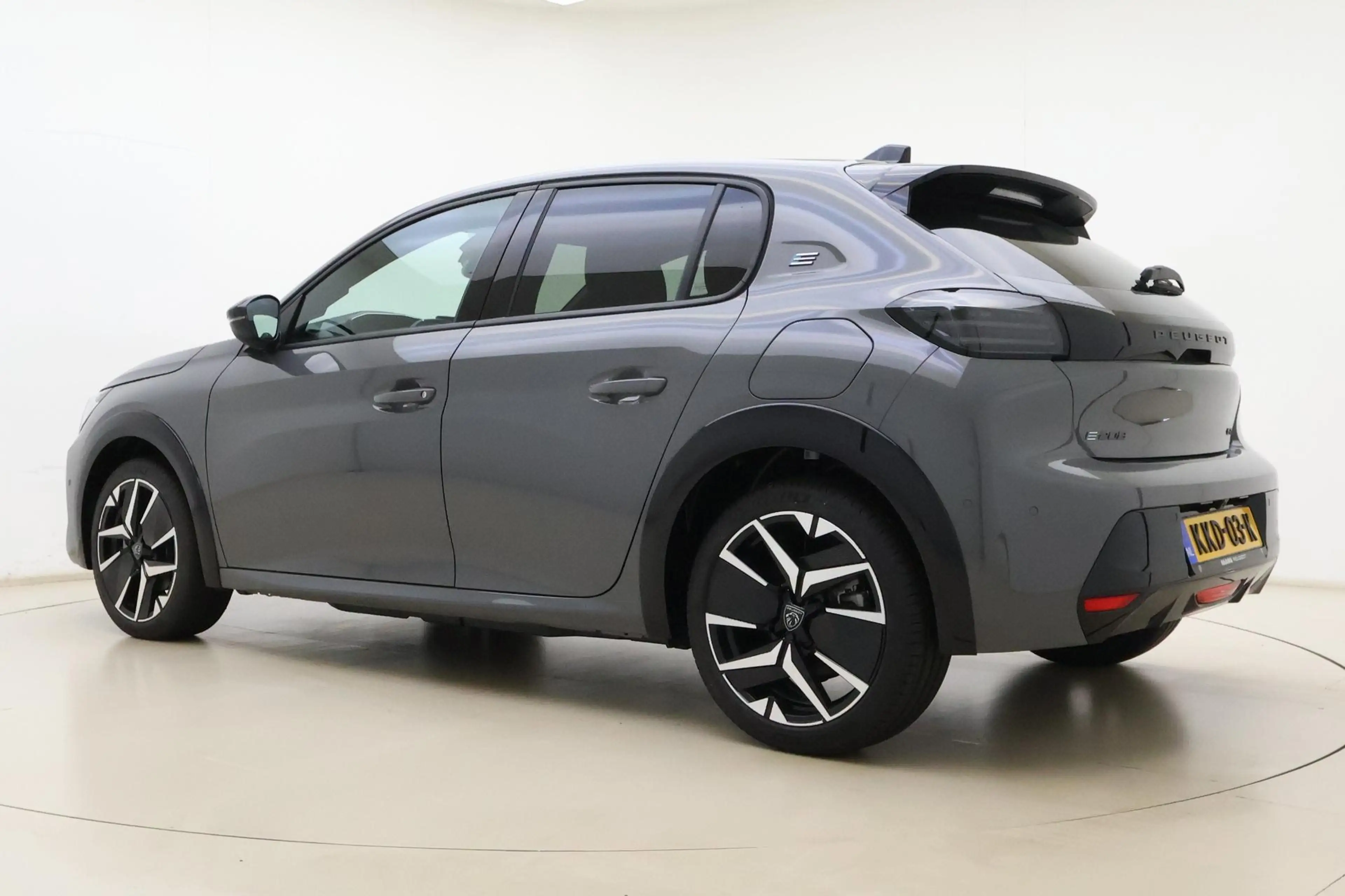 Peugeot e-208 EV GT Avantage 51 kWh Alcantara® Executive Interio — photo 12