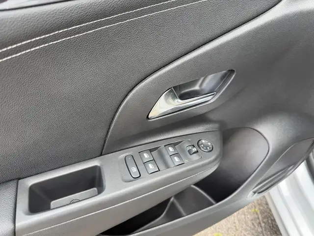 Opel Corsa view 12