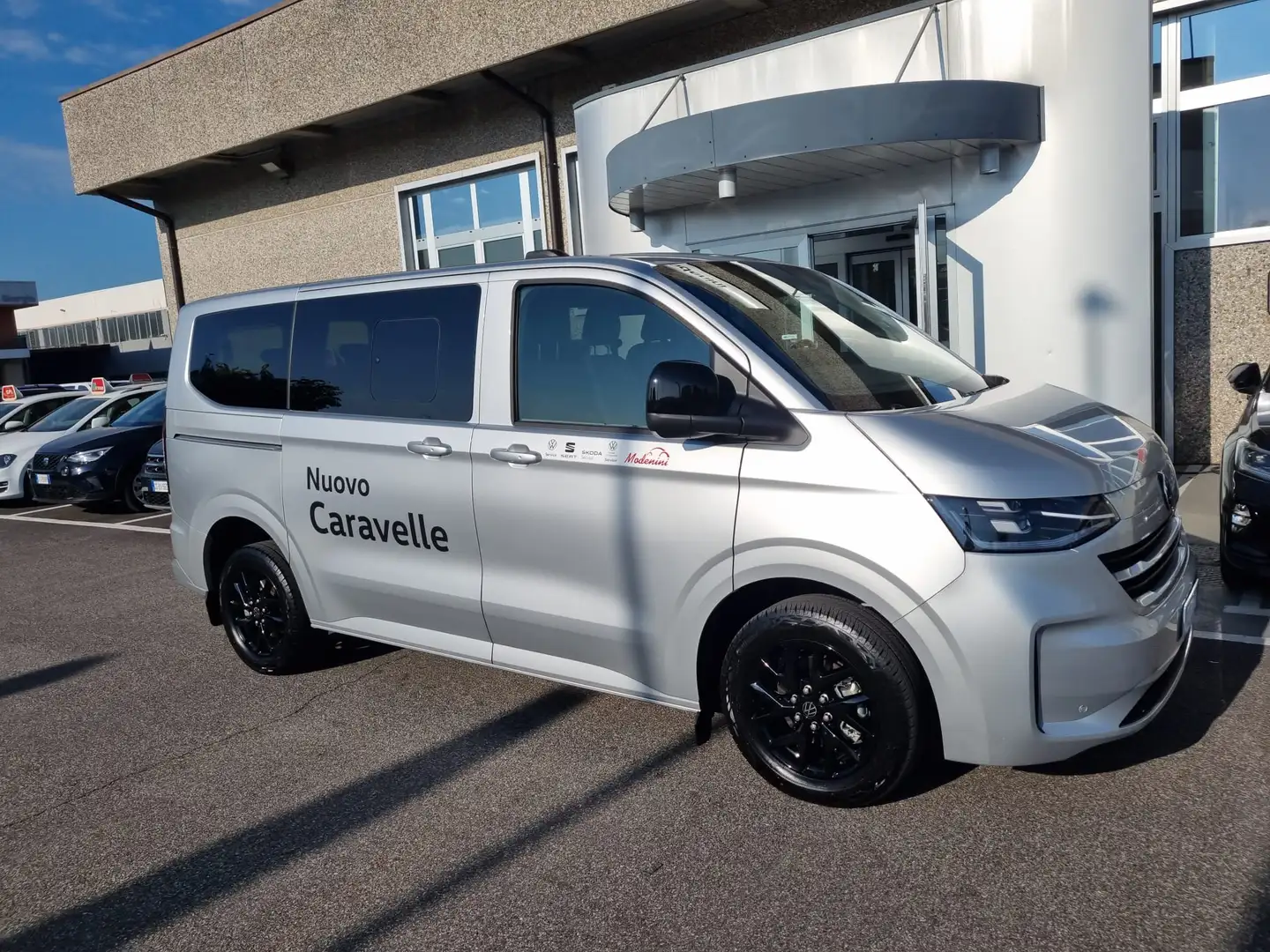 Volkswagen T7 Caravelle Life 2.0 TDI 110 Kw Iva Esposta Gris - 1