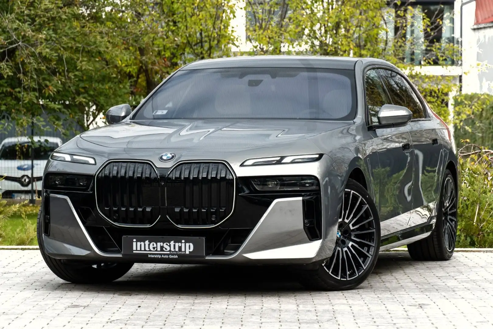 BMW 740 d M SPORT.MASSAGE.CONNOISSEUR.SKY.B&W.5/100 Grau - 1