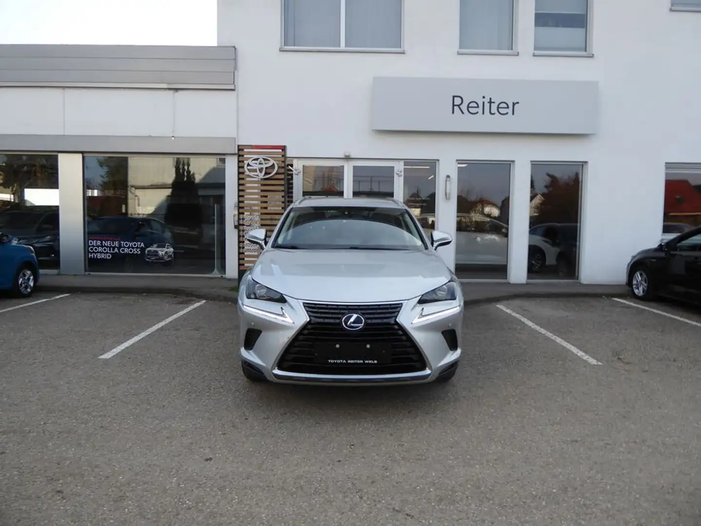 Lexus NX 300h 4WD Hybrid Aut. *MWST* Срібний - 1