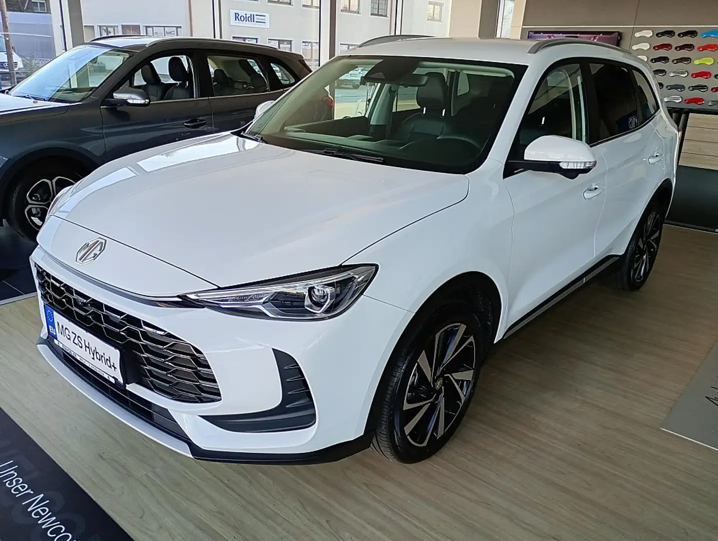 MG ZS 1.5 Hybrid+ Luxury Winterräder gratis prompt Weiß - 1