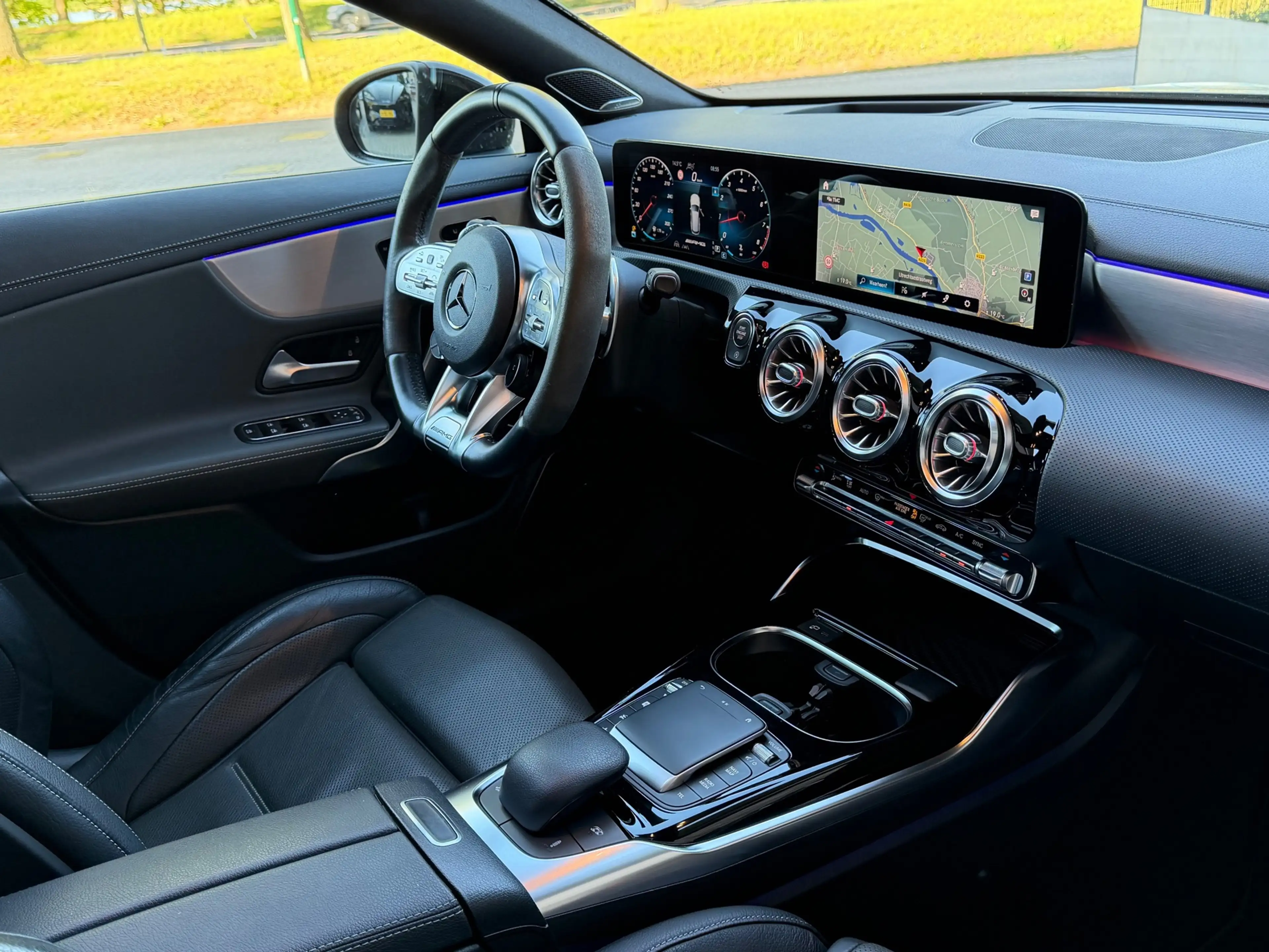 Mercedes-Benz CLA 45 AMG Shooting Brake S 4MATIC+ — photo 14