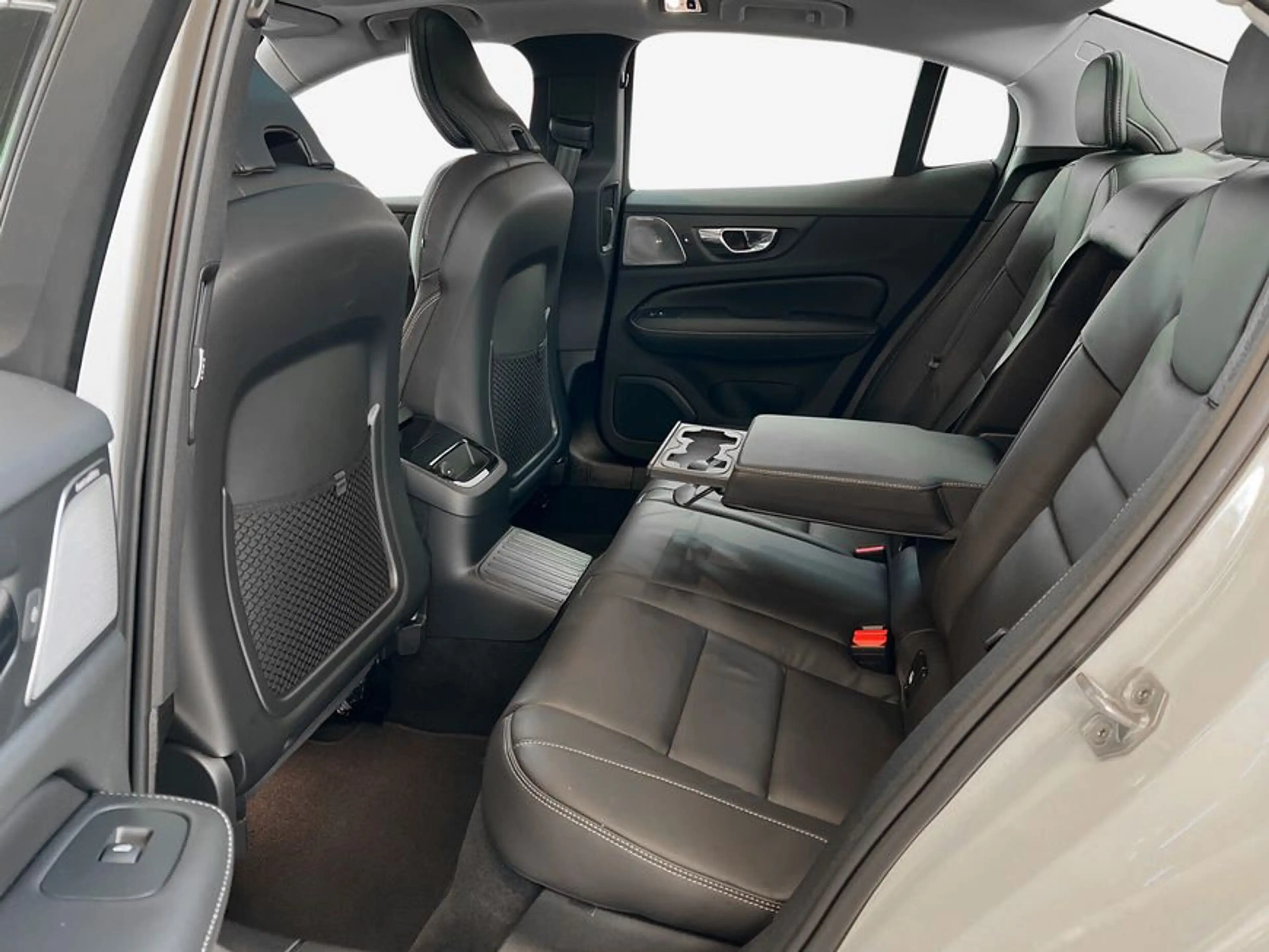 Volvo S60 T8 Recharge AWD Inscription Aut Massagesitze R — photo 9