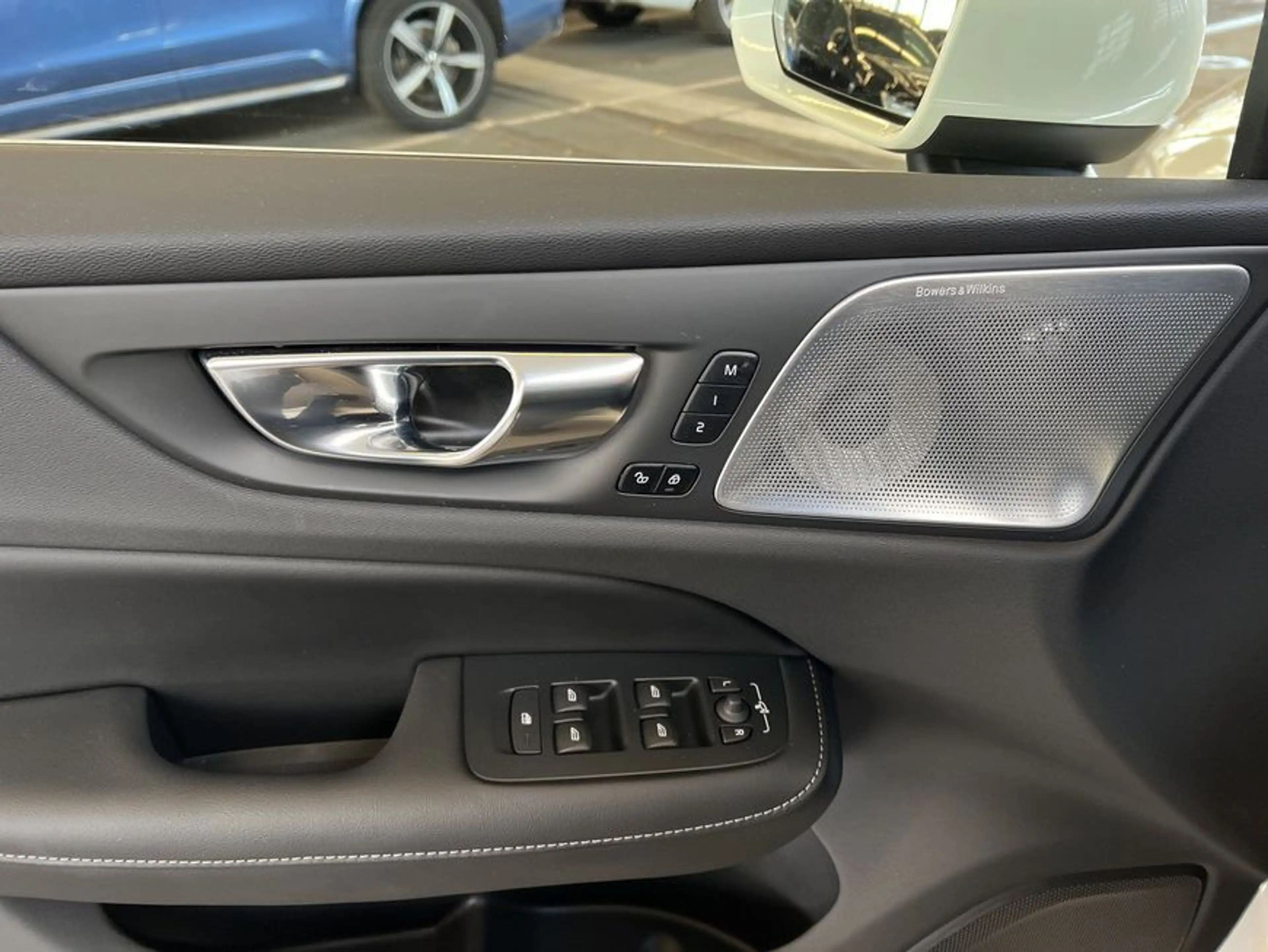 Volvo S60 T8 Recharge AWD Inscription Aut Massagesitze R — photo 11