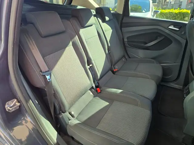 Ford C-Max view 11