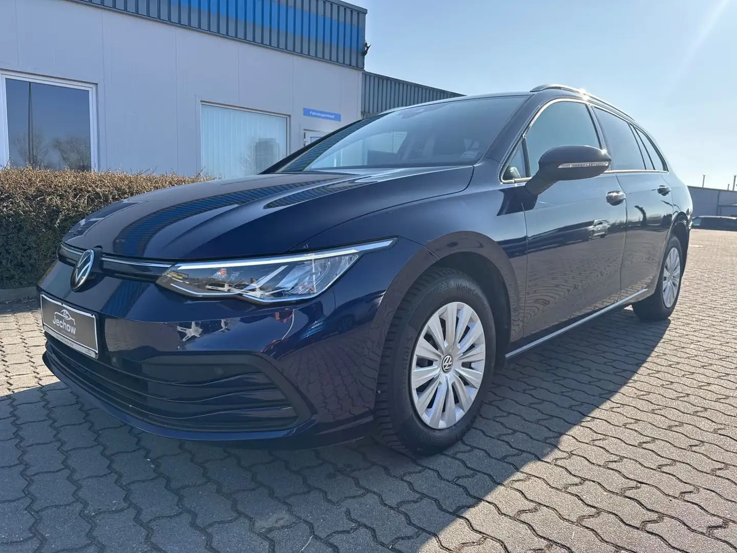 Volkswagen Golf VIII 1.5 eTSI Life Acc el.Heckk. Lenkradhei Blau - 1