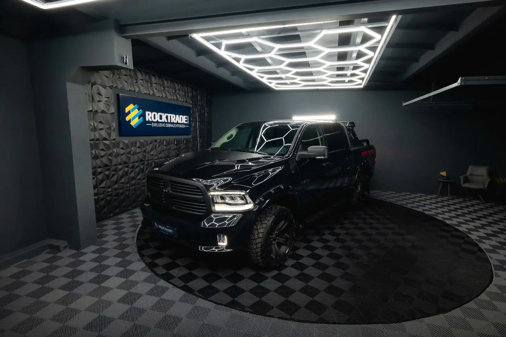 Dodge RAM 3.6 V6 4x4 OFFROAD BLACK EDITION *LED*6Sitze Noir - 1
