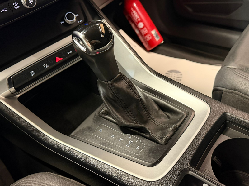 Audi Q3 35 TDi * GARANTIE 12 MOIS LINE * S PORT * AUTO * — photo 11
