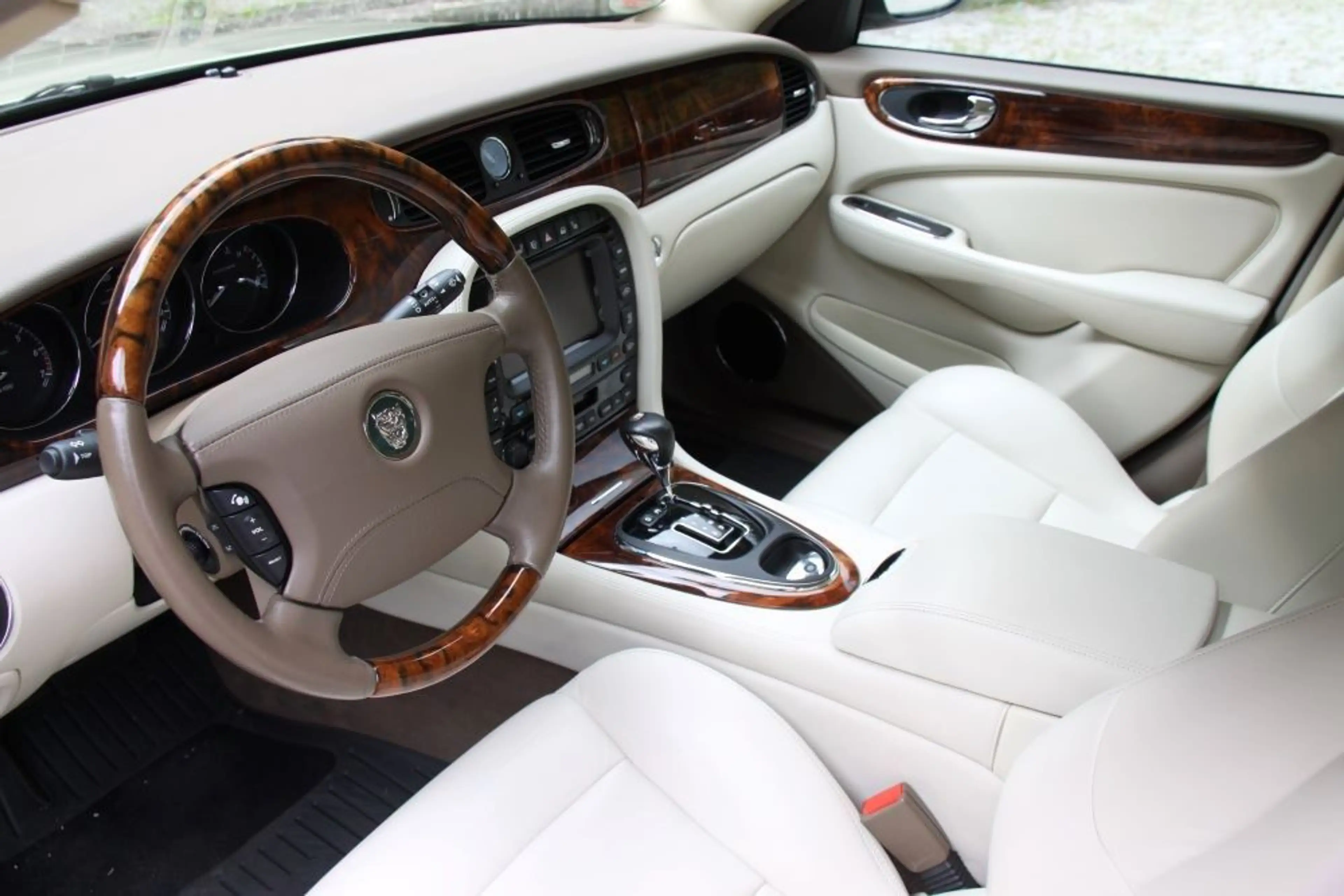 Jaguar XJR Top gepflegter XJR mit 3 Jahre Garantie — photo 7