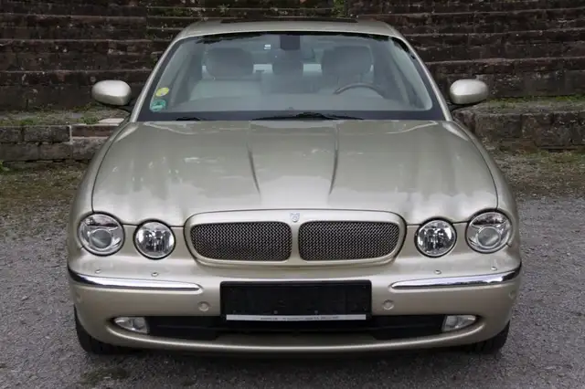 Jaguar XJR Top gepflegter XJR mit 3 Jahre Garantie