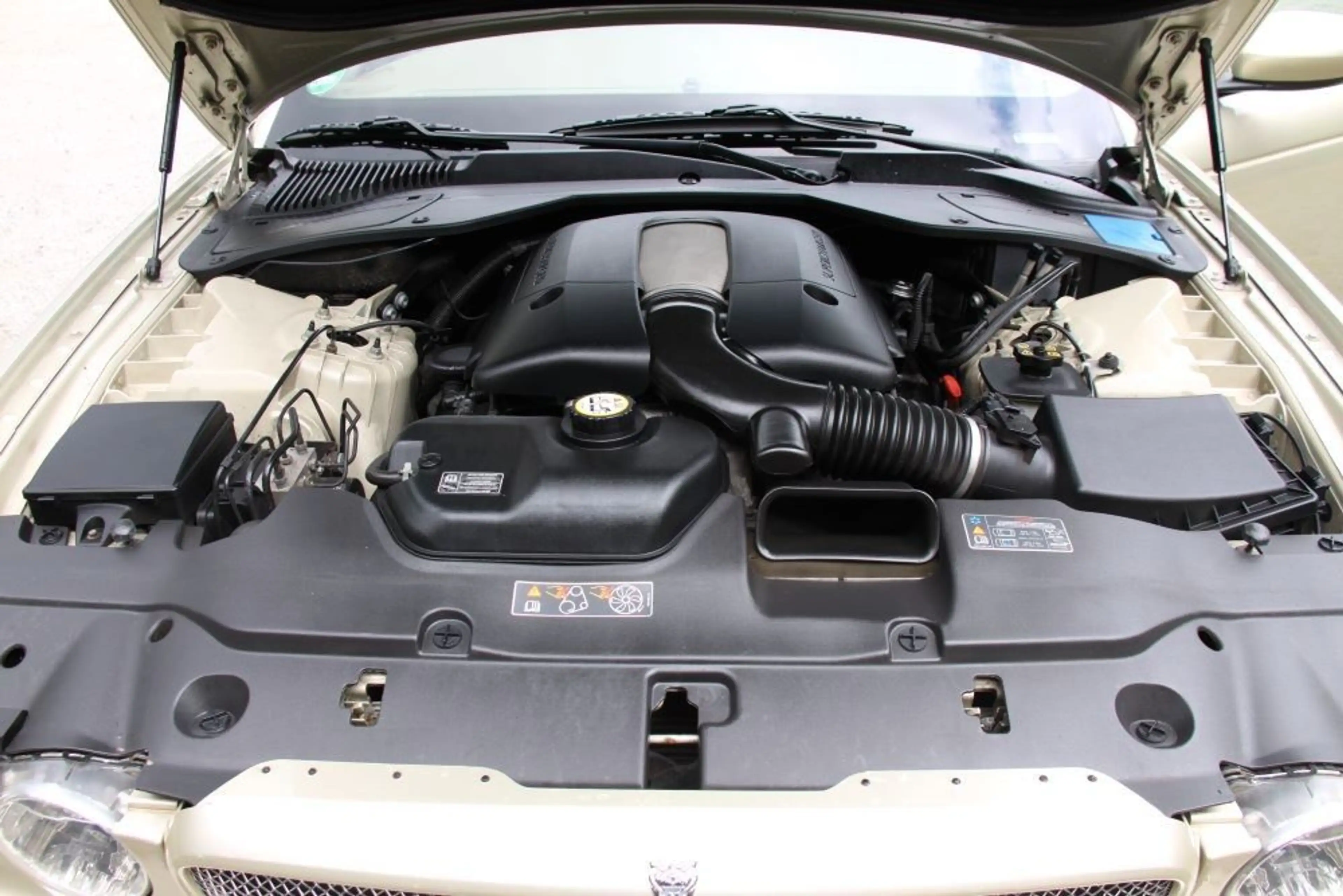 Jaguar XJR Top gepflegter XJR mit 3 Jahre Garantie — photo 11
