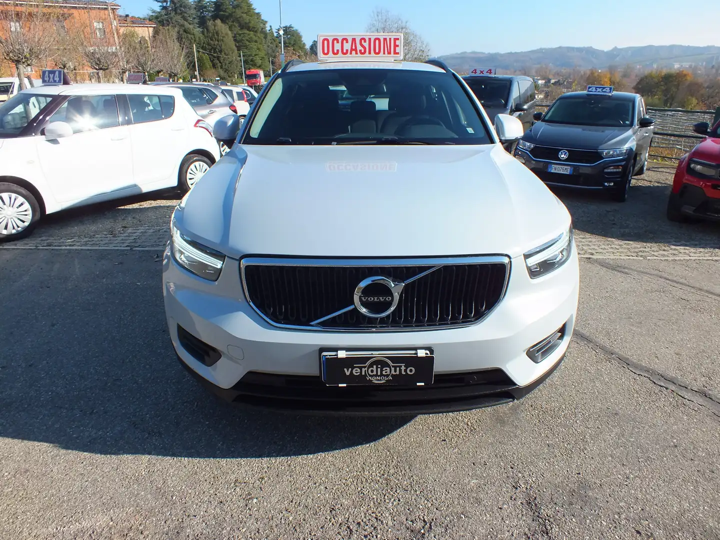 Volvo XC40 T2 130 CV MOMENTUM CORE-UNIPROPIETARIO-32.000 KM! Grau - 2