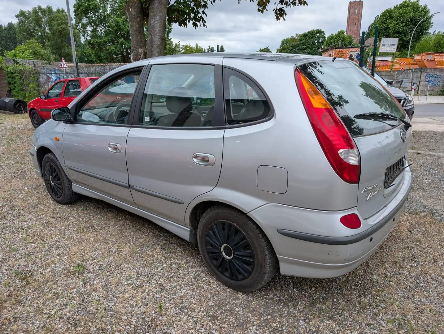 Nissan Almera Tino Almera Tino ,Klima,ZV/FB,TÜV Neu,PDC,Vollleder Grau - 1