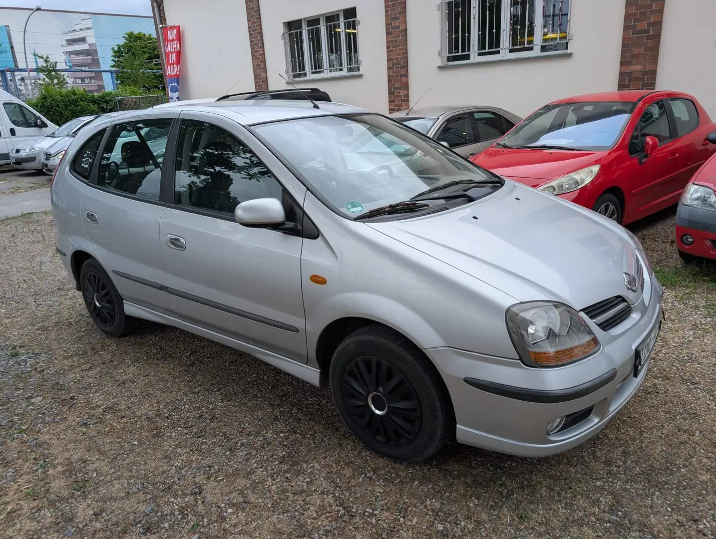 Nissan Almera Tino Almera Tino ,Klima,ZV/FB,TÜV Neu,PDC,Vollleder Grau - 2