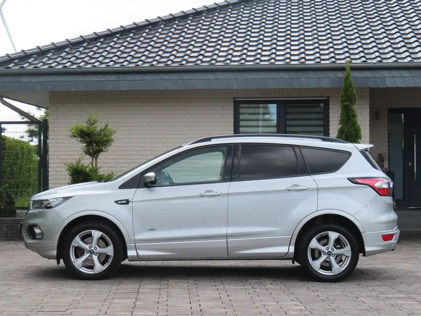 Ford Kuga ST-Line *Aut. / Allrad* Silber - 2