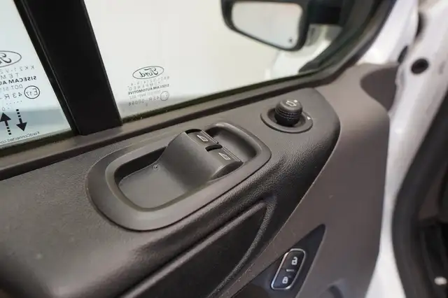 Ford Transit Custom view 15