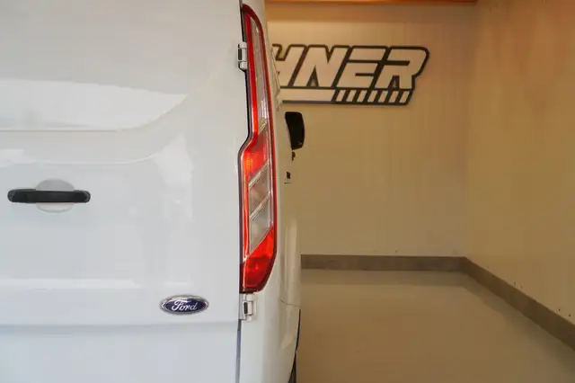 Ford Transit Custom view 6