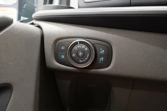 Ford Transit Custom view 18