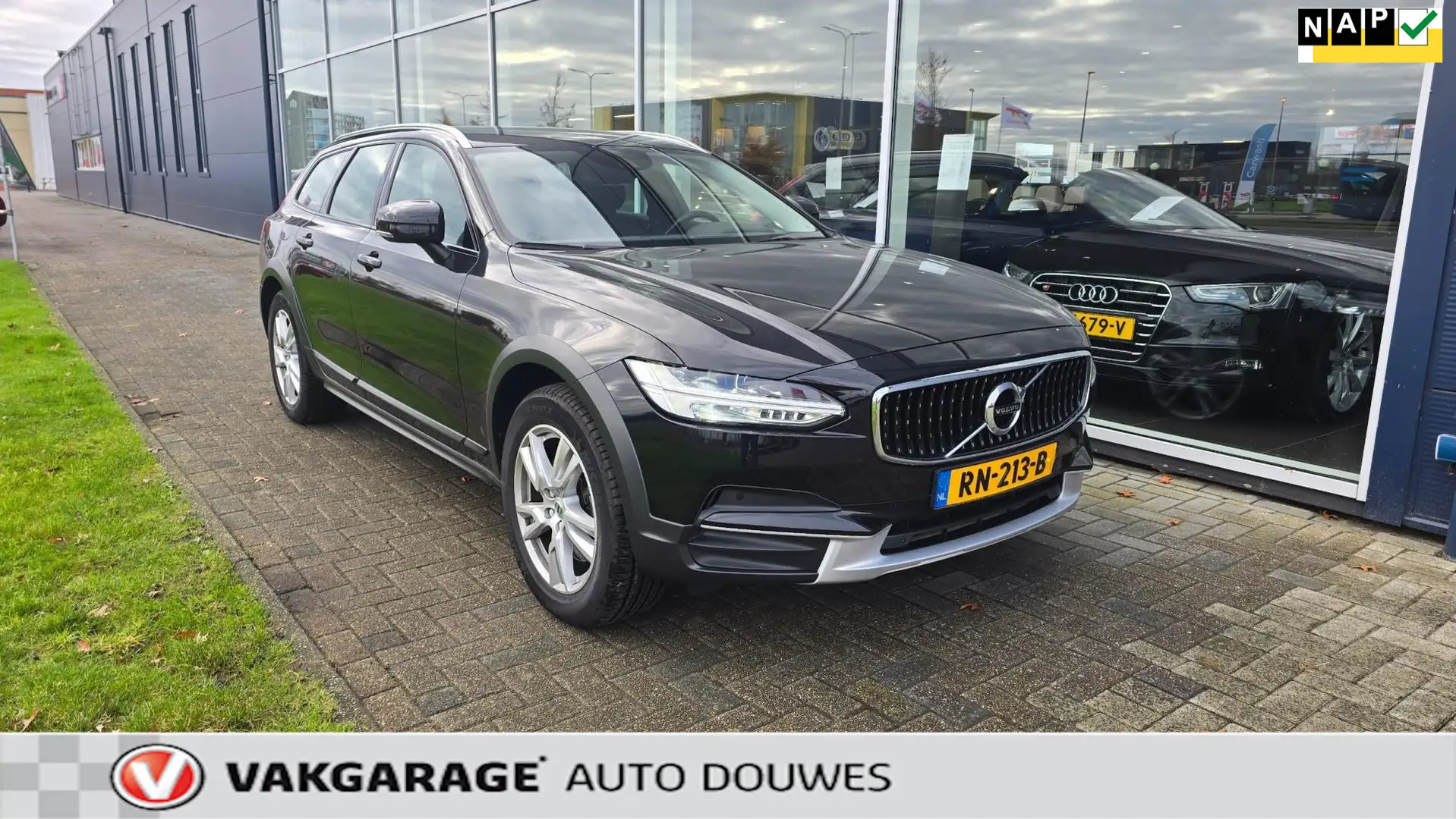 Volvo V90 Cross Country 2.0 T5 90th Anniversary Edition|NAP|Dealeronderhou Zwart - 1