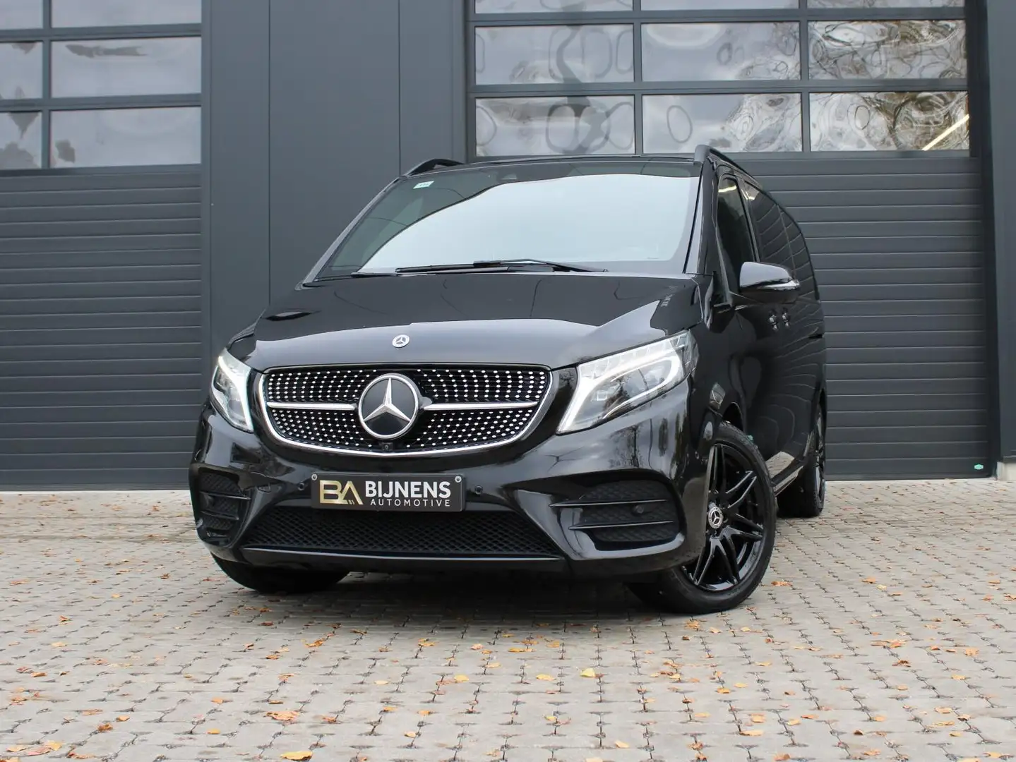 Mercedes-Benz V 300 d lang 4Matic Dub. kab  AMG-pakket Schwarz - 1