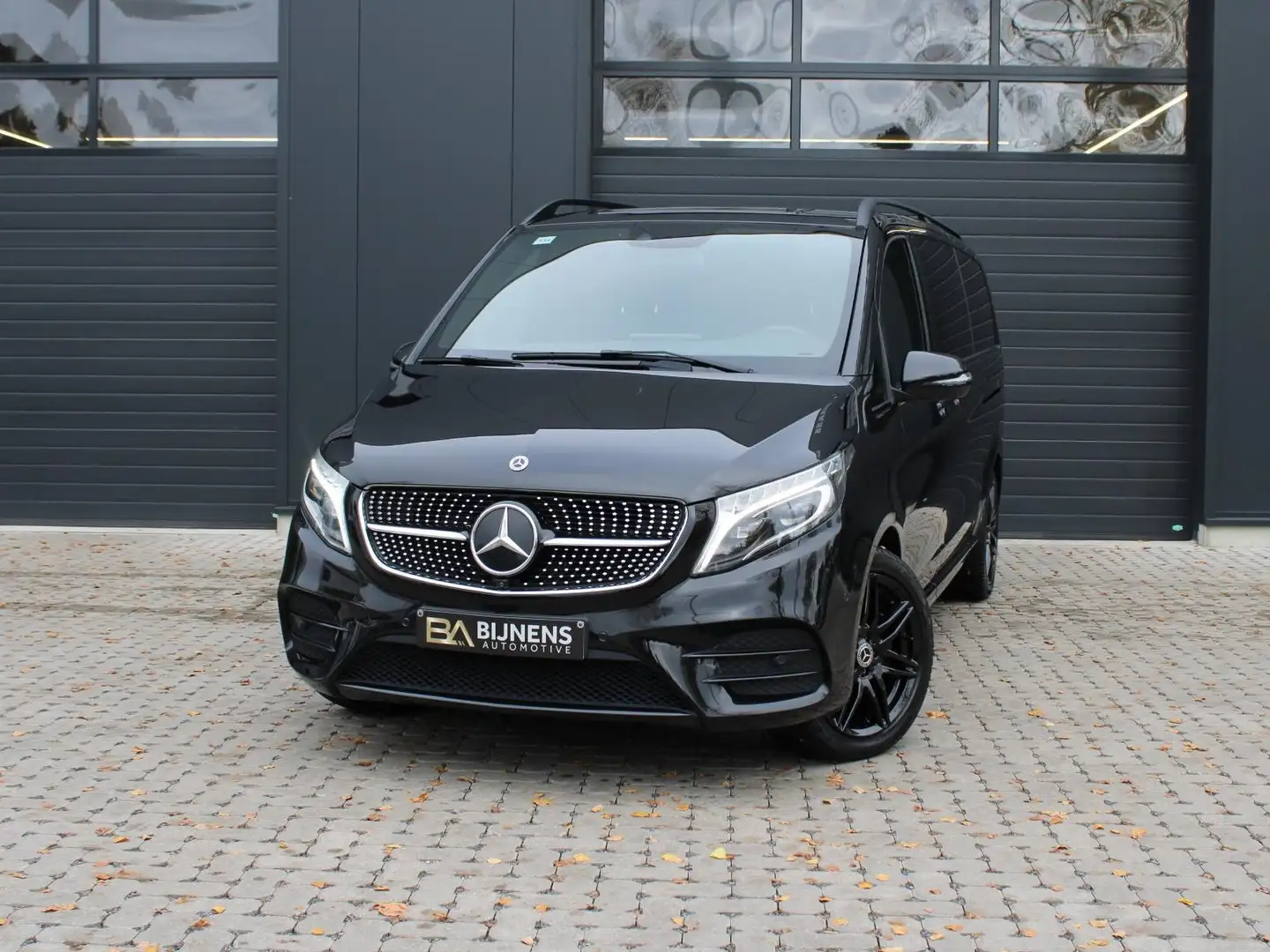 Mercedes-Benz V 300 d lang 4Matic Dub. kab  AMG-pakket Schwarz - 2