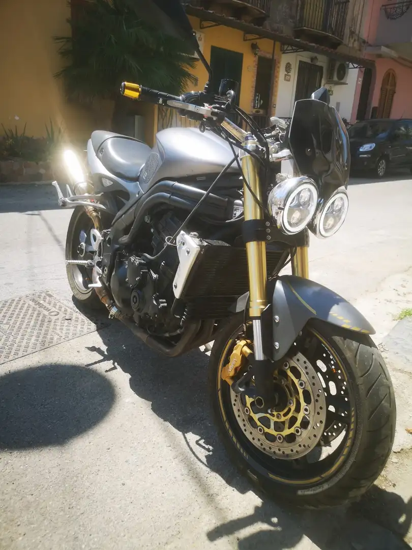 Triumph Speed Triple 1050 Grigio - 2