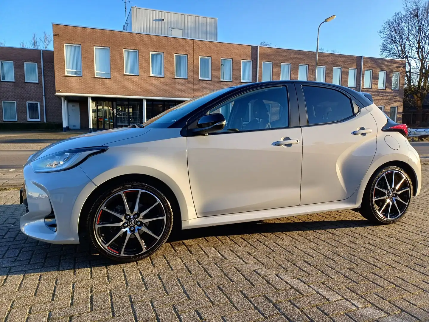 Toyota Yaris Yaris 1.5 Hyb. GR Sport Grijs - 2