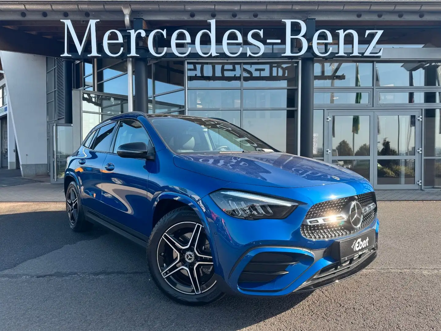 Mercedes-Benz GLA 200 AMG+PANO+DistrPlus+RFK+Night Blau - 1