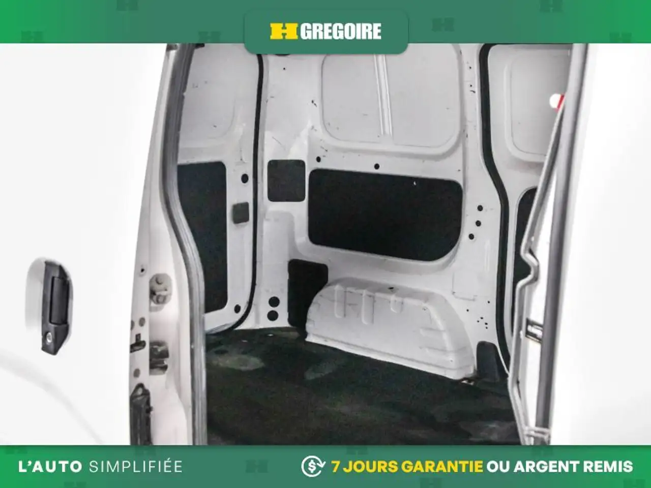 Nissan NV200 снимка Nissan NV200