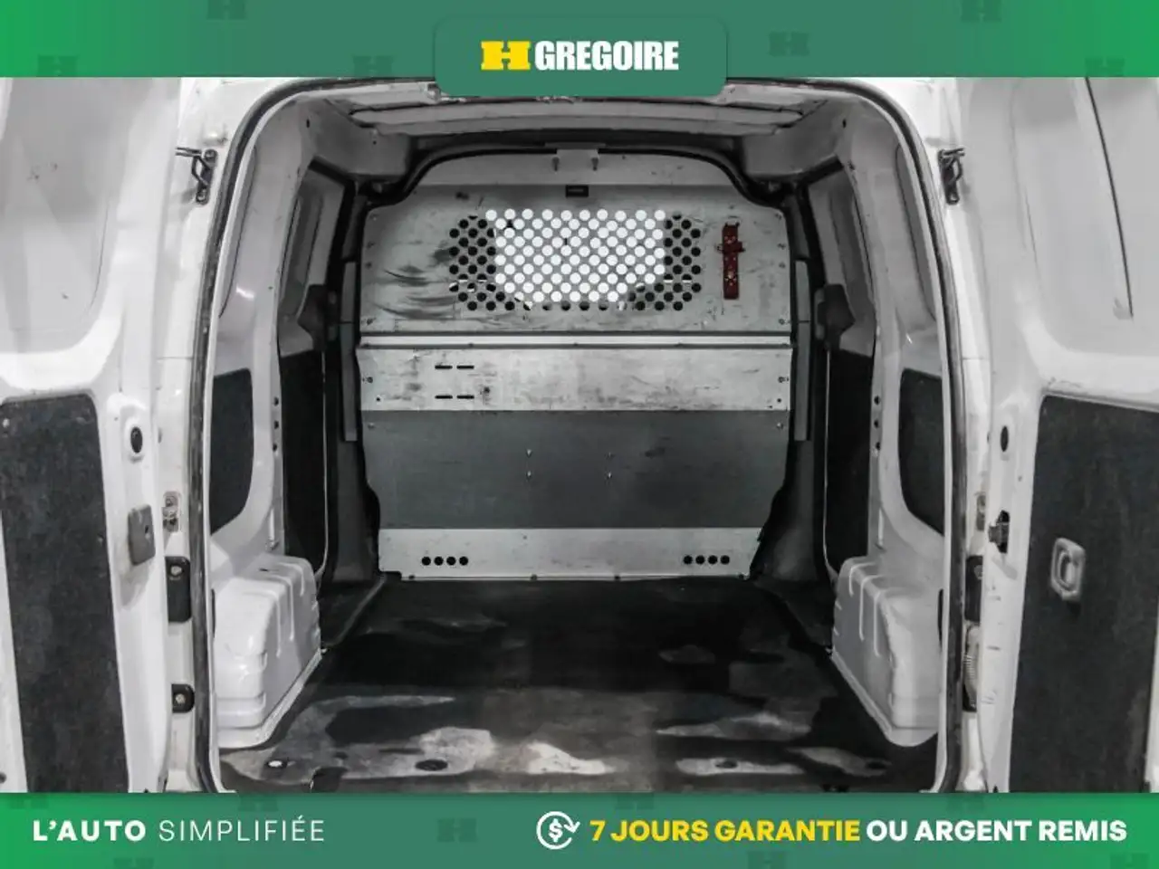 Nissan NV200 снимка Nissan NV200