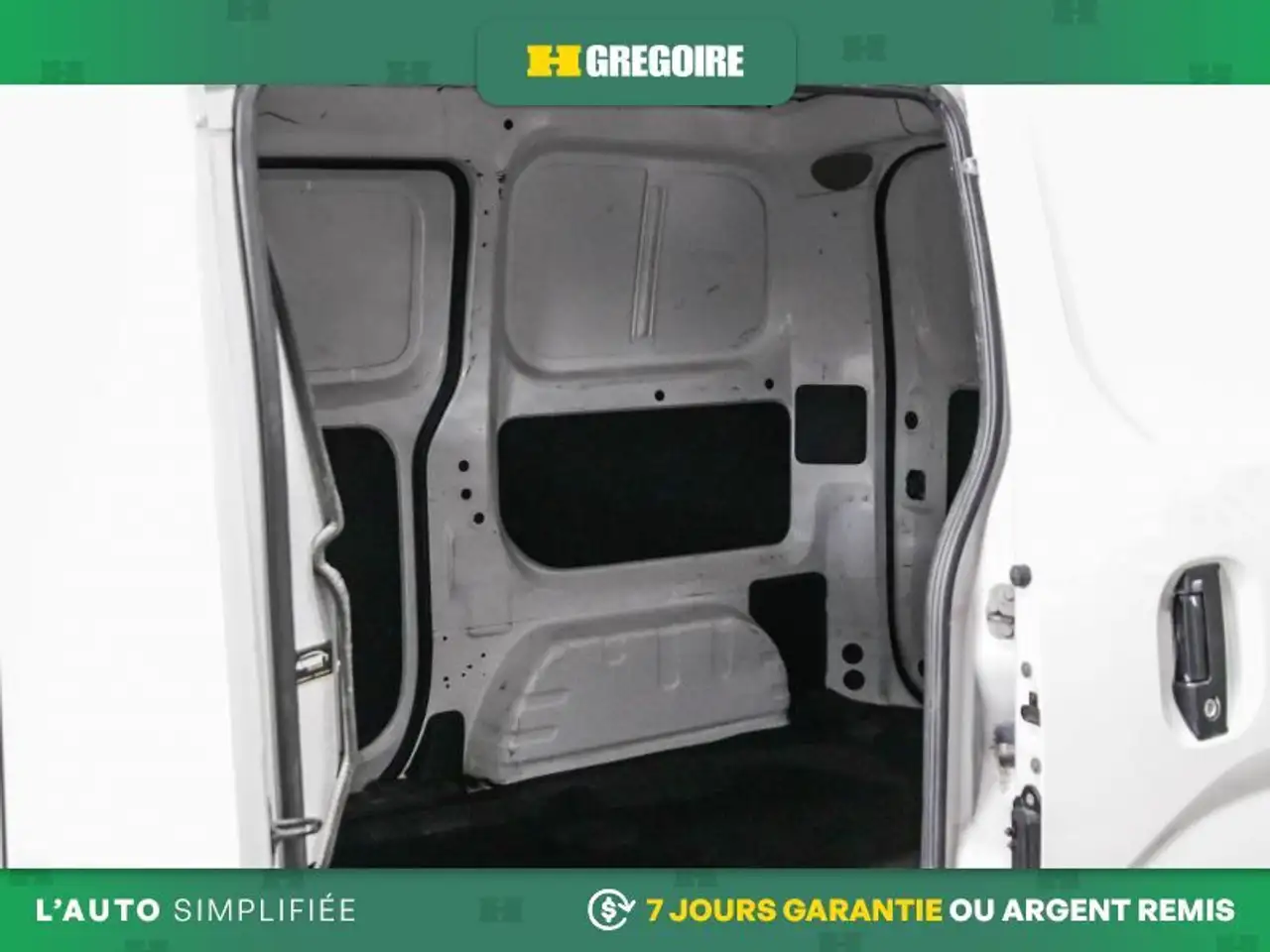 Nissan NV200 снимка Nissan NV200