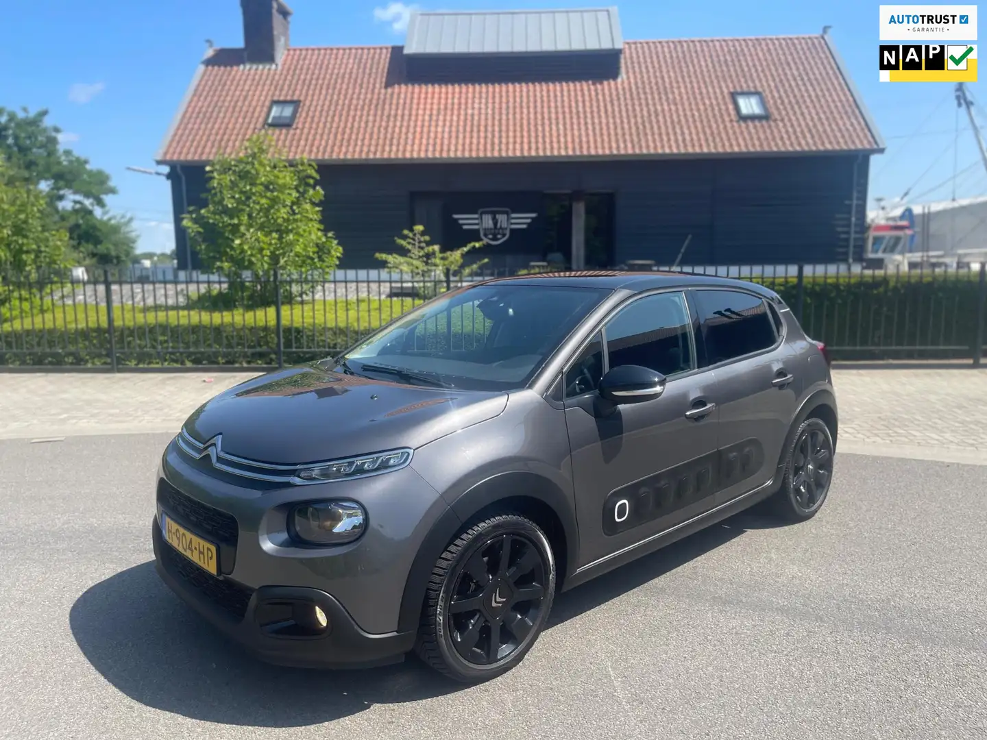Citroen C3 1.2 PureTech Airco/Ecc Panoramadak Navigatie 17''L Grau - 1