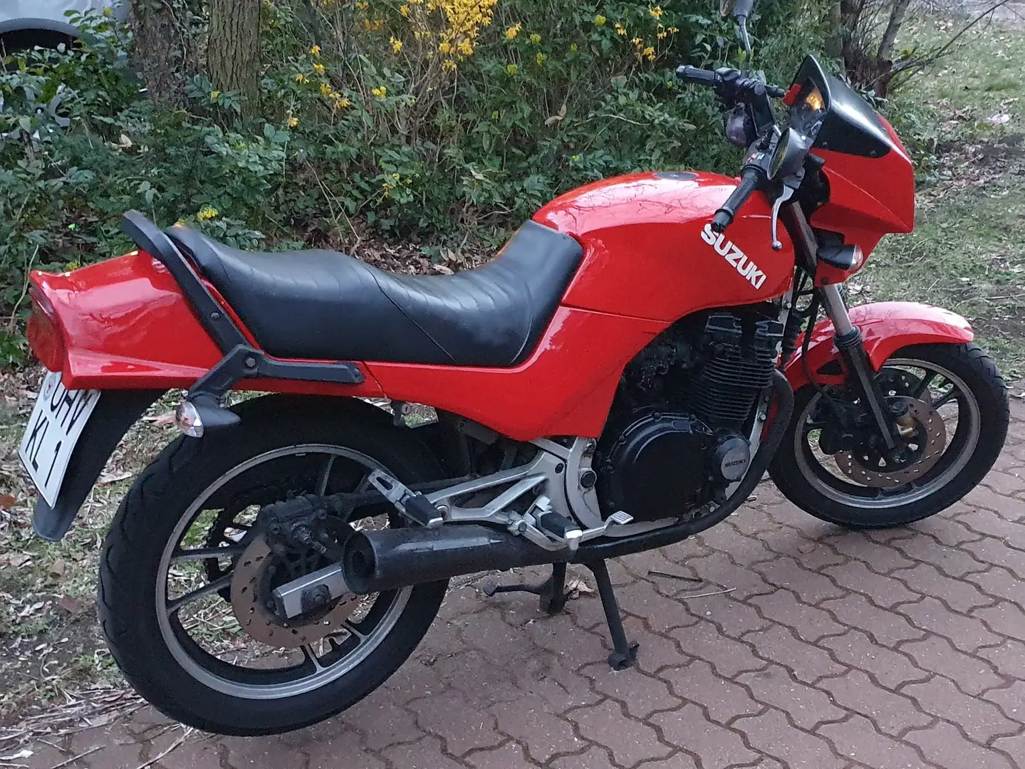 Suzuki GSX 550 crvena - 1