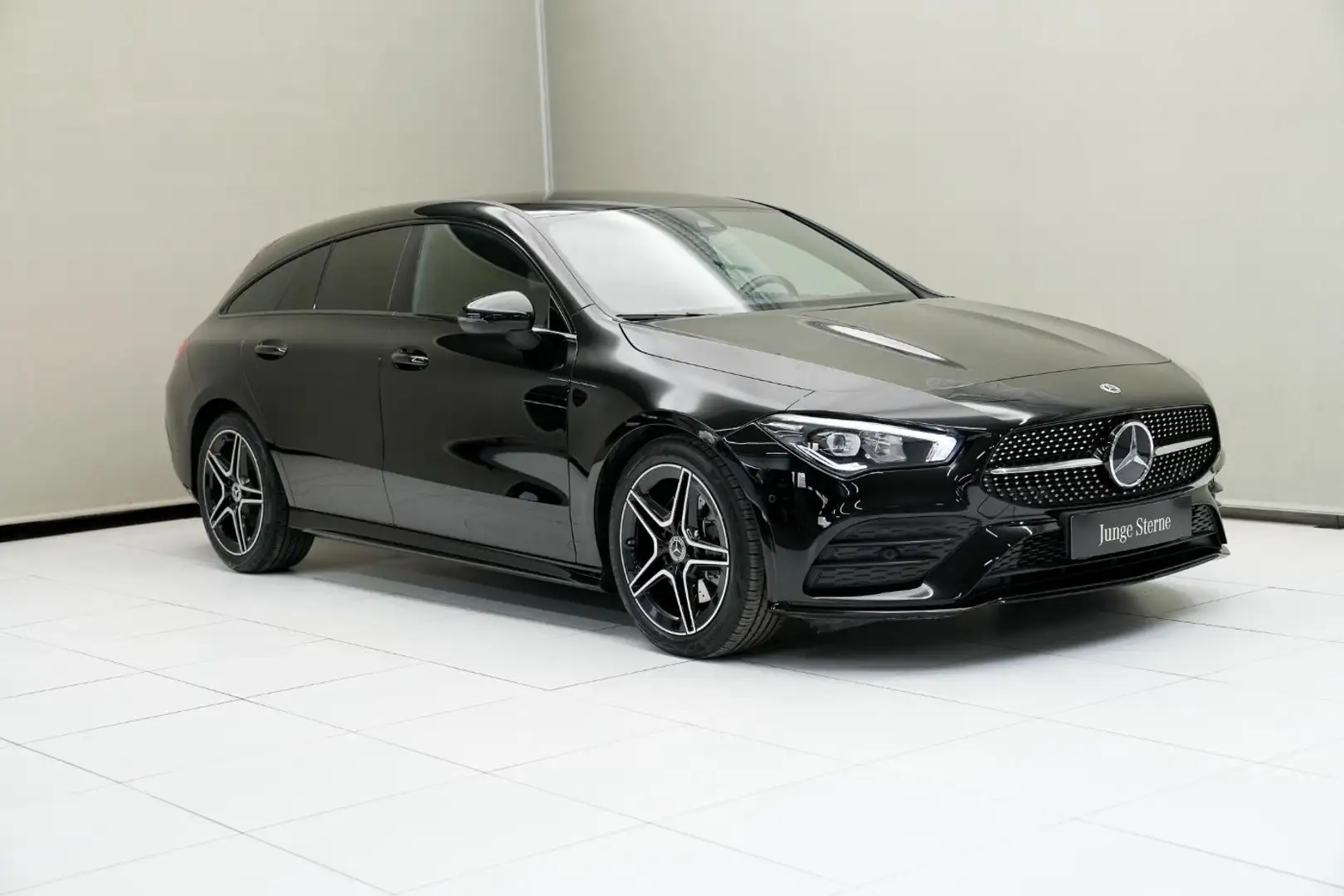 Mercedes-Benz CLA 200 d Shooting Brake Night Sport KAM SpurW Schwarz - 2