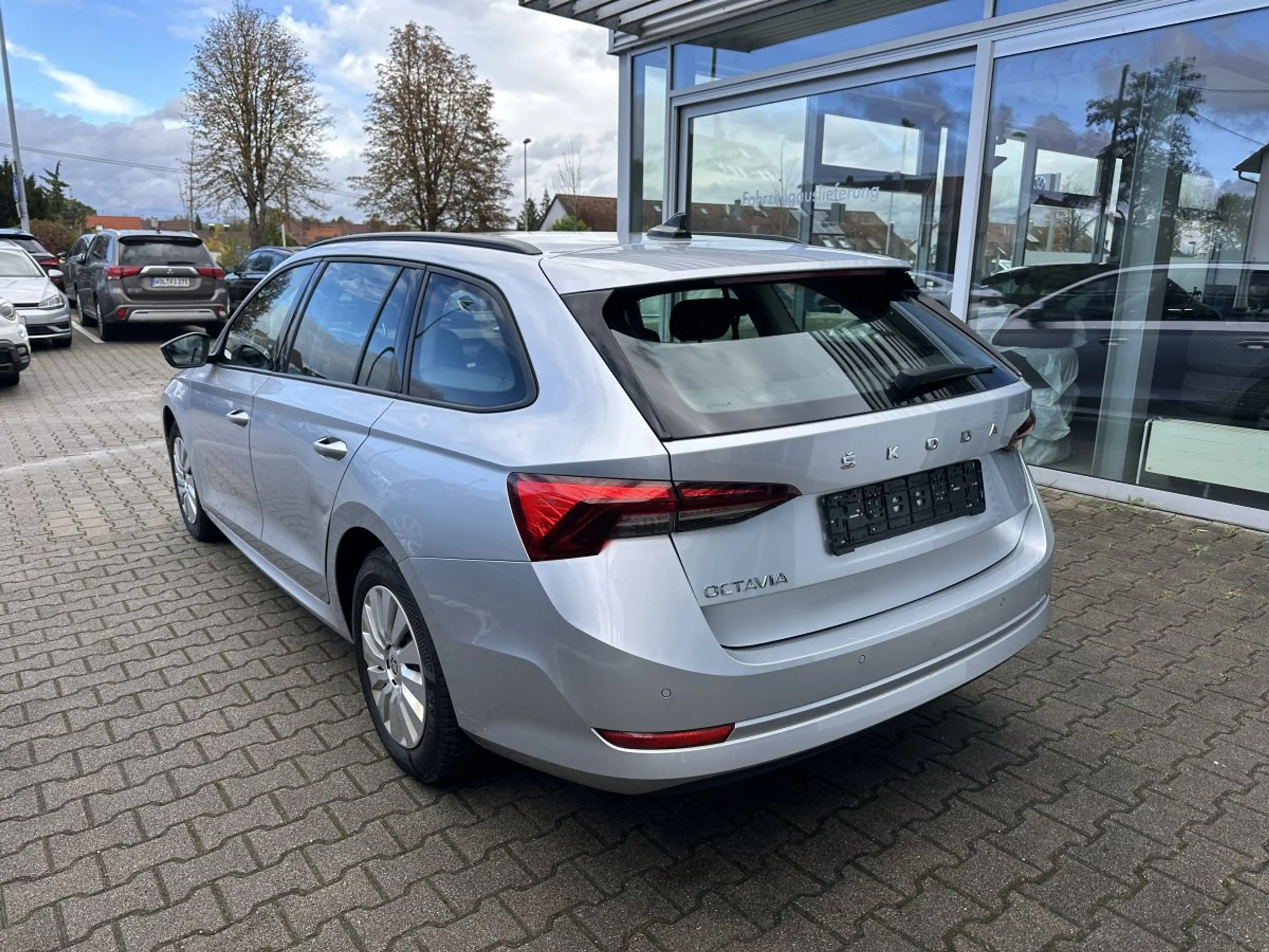 Skoda Octavia Combi 2.0TDI LED*PDC*FRONT+LANE-ASSIST — photo 7