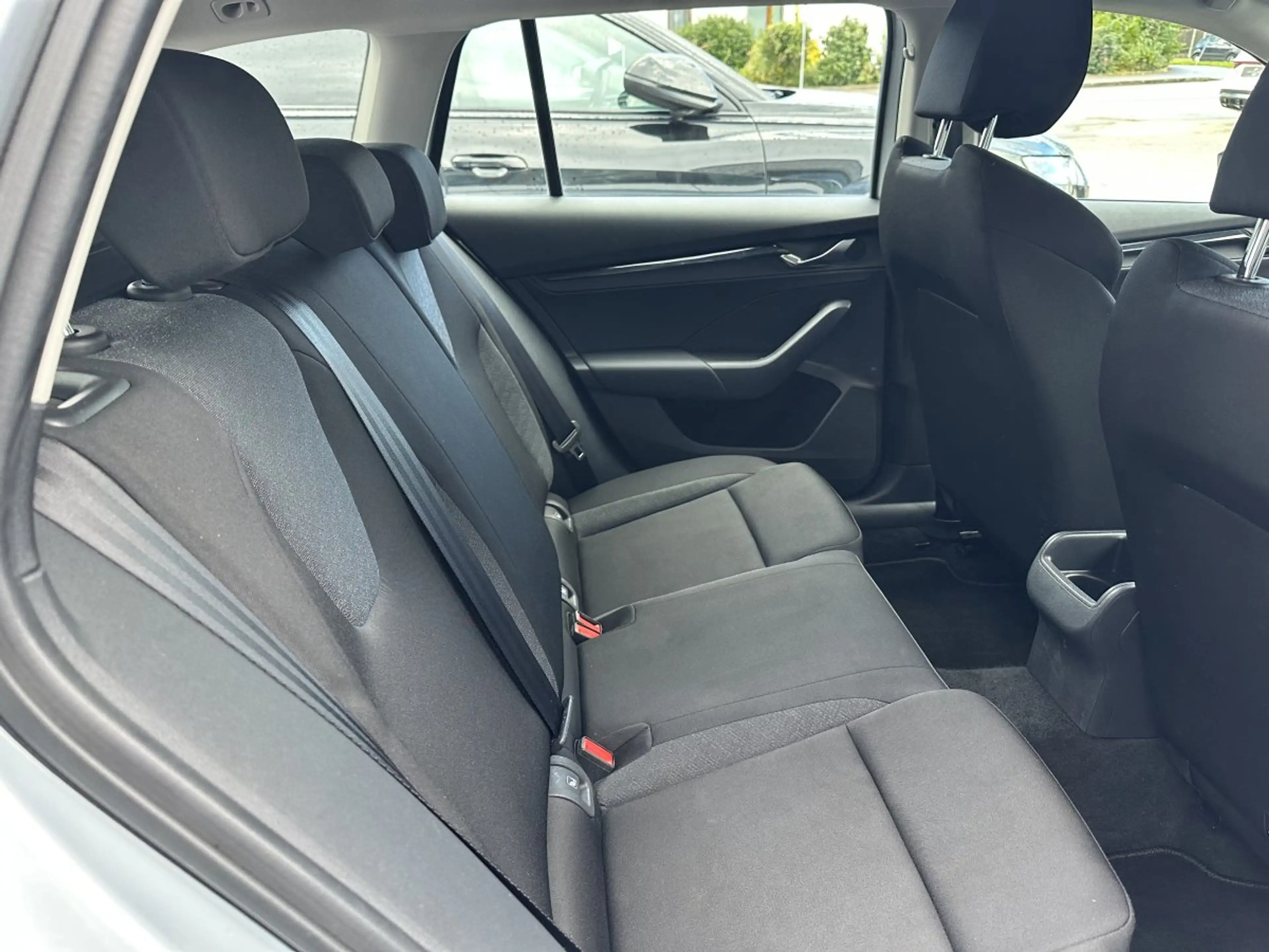 Skoda Octavia Combi 2.0TDI LED*PDC*FRONT+LANE-ASSIST — photo 11