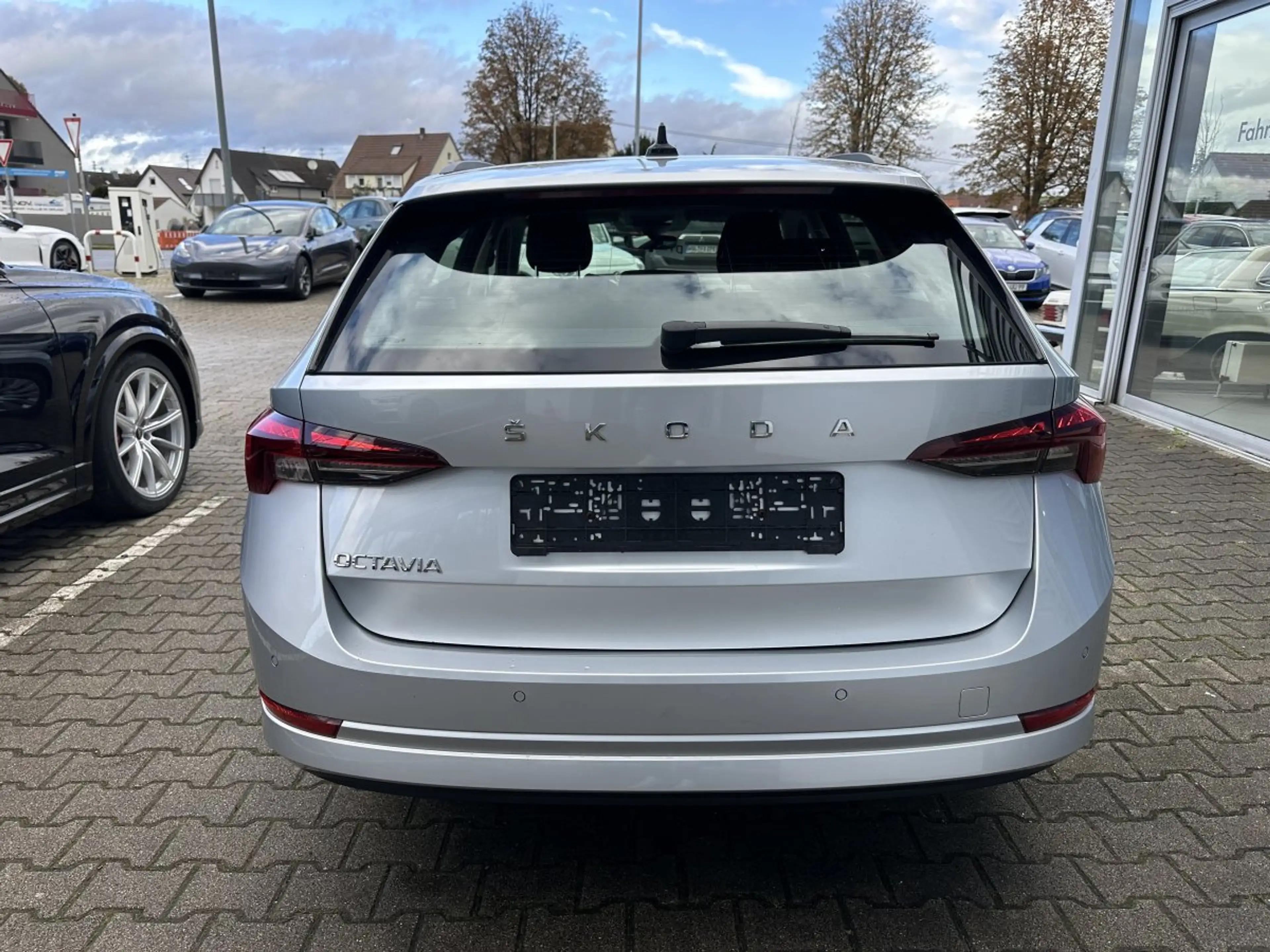 Skoda Octavia Combi 2.0TDI LED*PDC*FRONT+LANE-ASSIST — photo 6