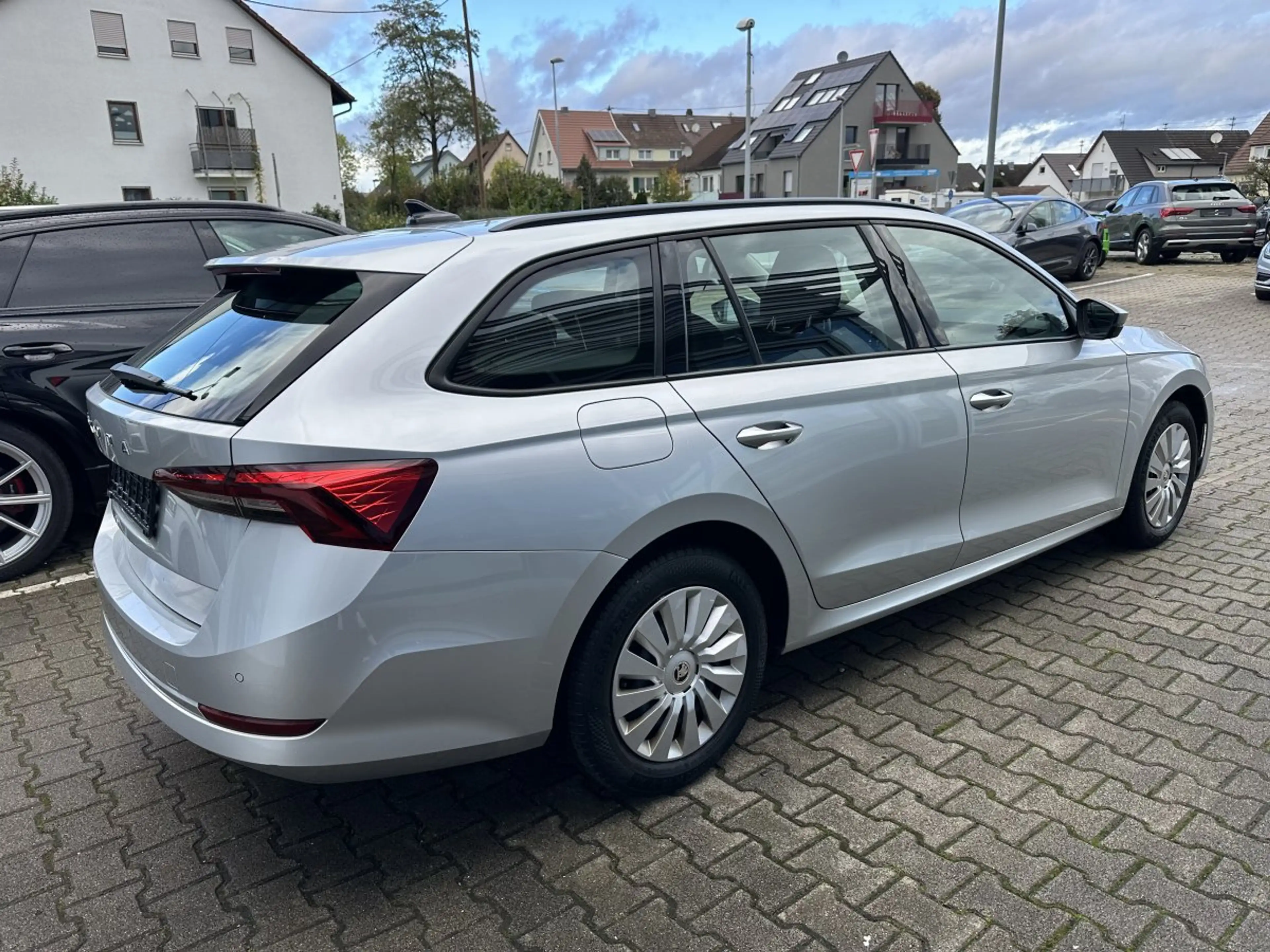 Skoda Octavia Combi 2.0TDI LED*PDC*FRONT+LANE-ASSIST — photo 5