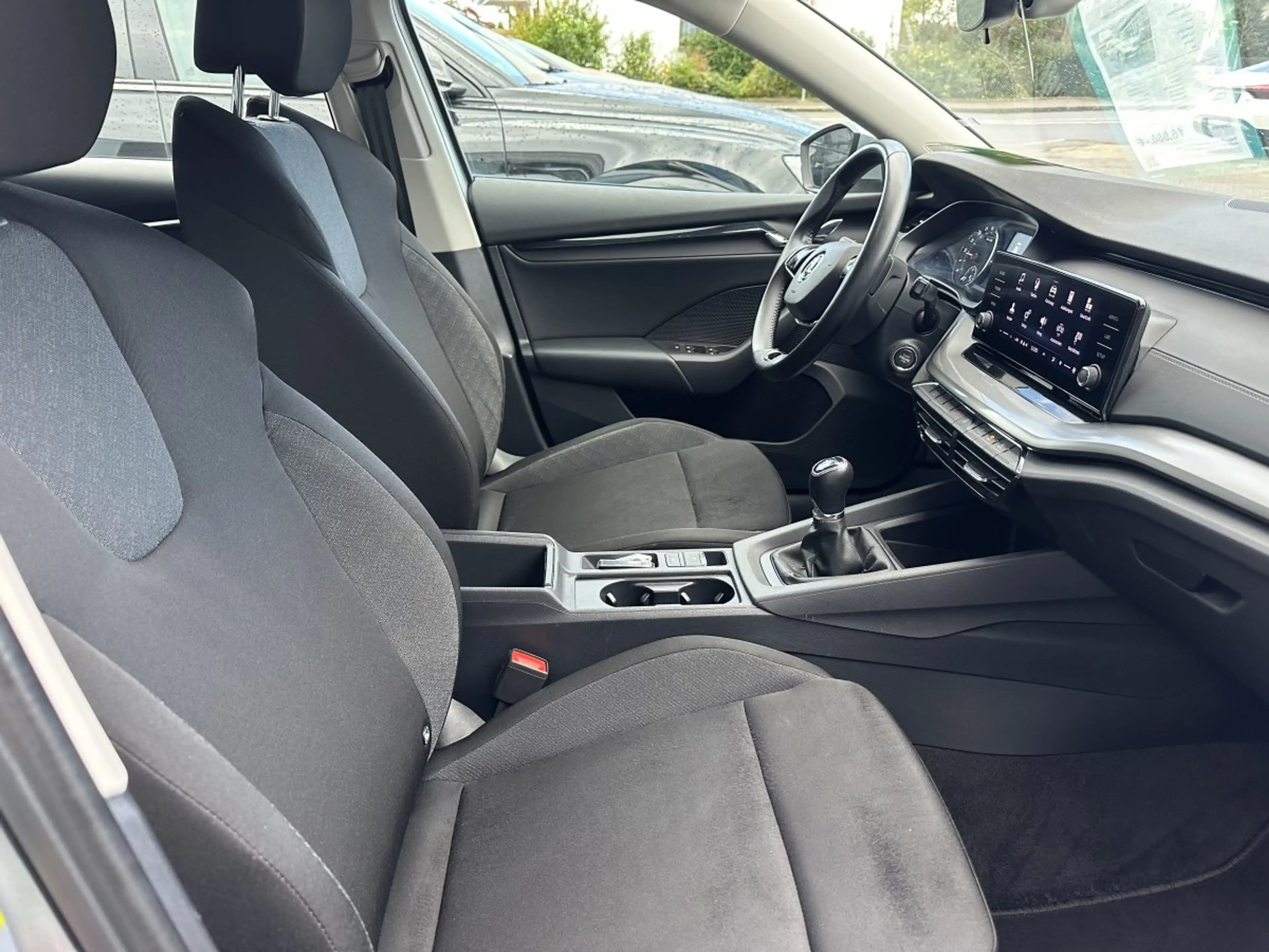 Skoda Octavia Combi 2.0TDI LED*PDC*FRONT+LANE-ASSIST — photo 10