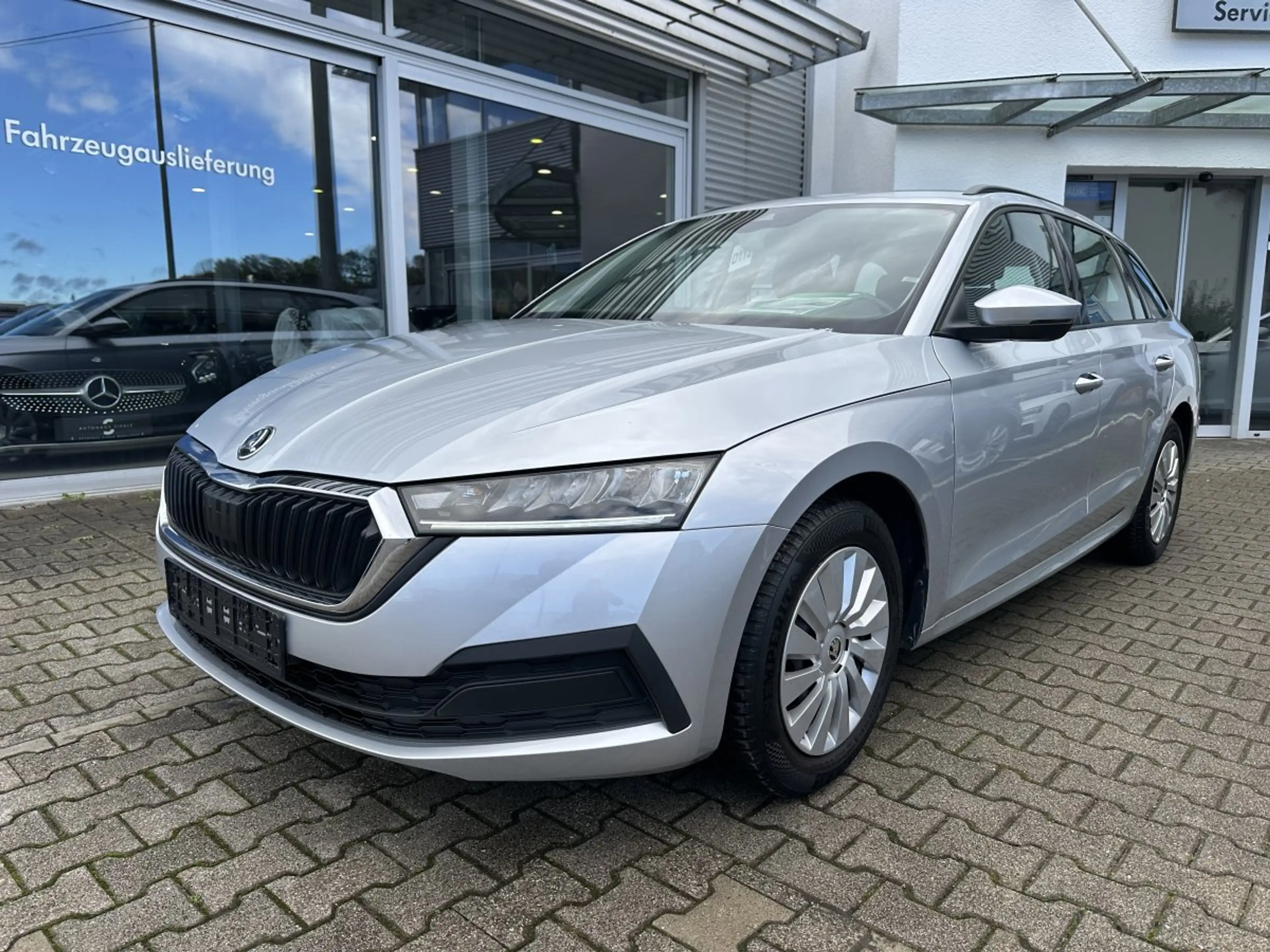 Skoda Octavia Combi 2.0TDI LED*PDC*FRONT+LANE-ASSIST — photo 2